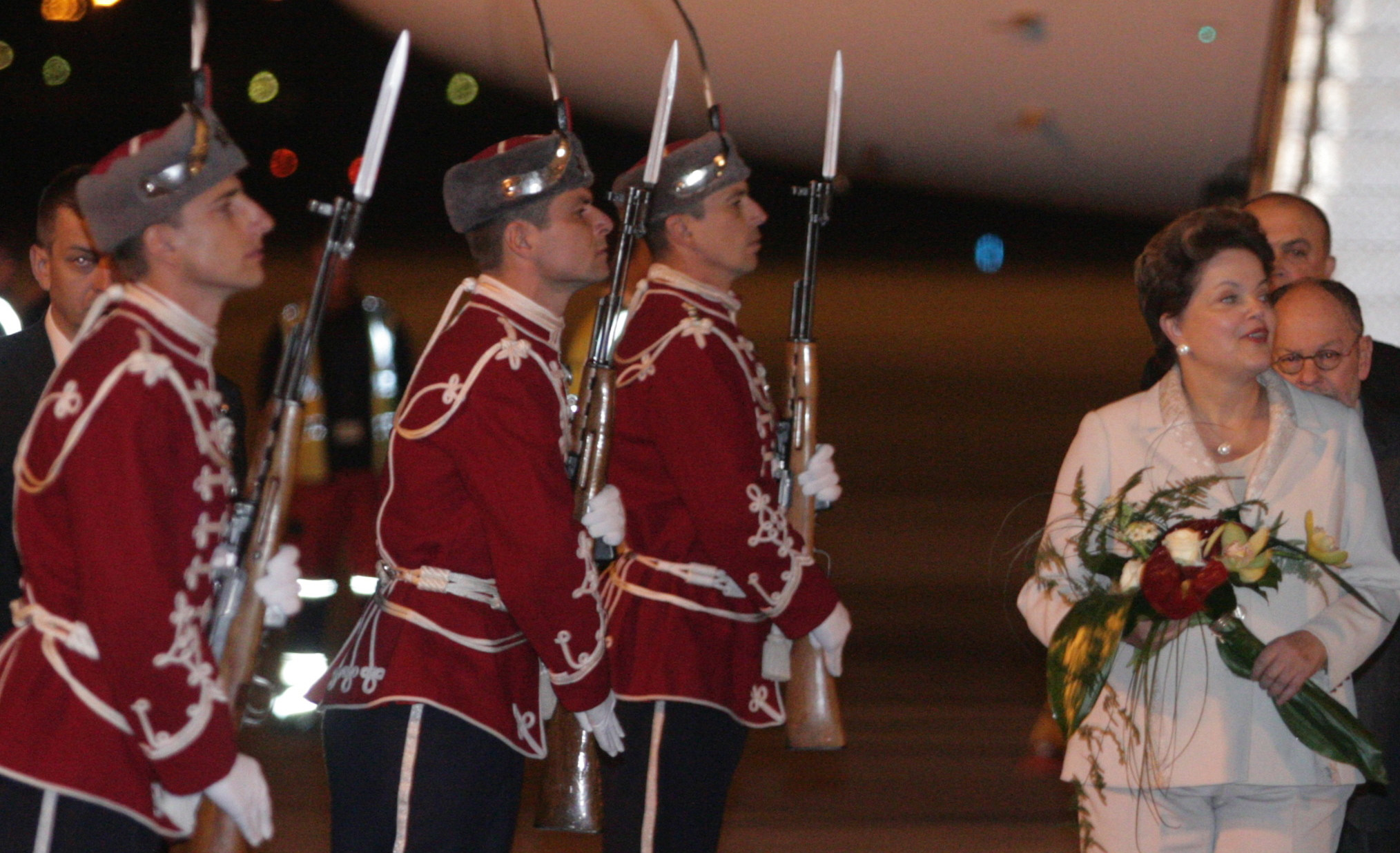 Президентът на Бразилия минава през почетния караул на летище ”София”