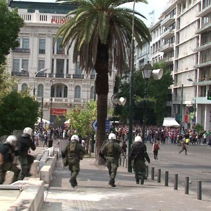 Хиляди протестиращи блокираха Атина
