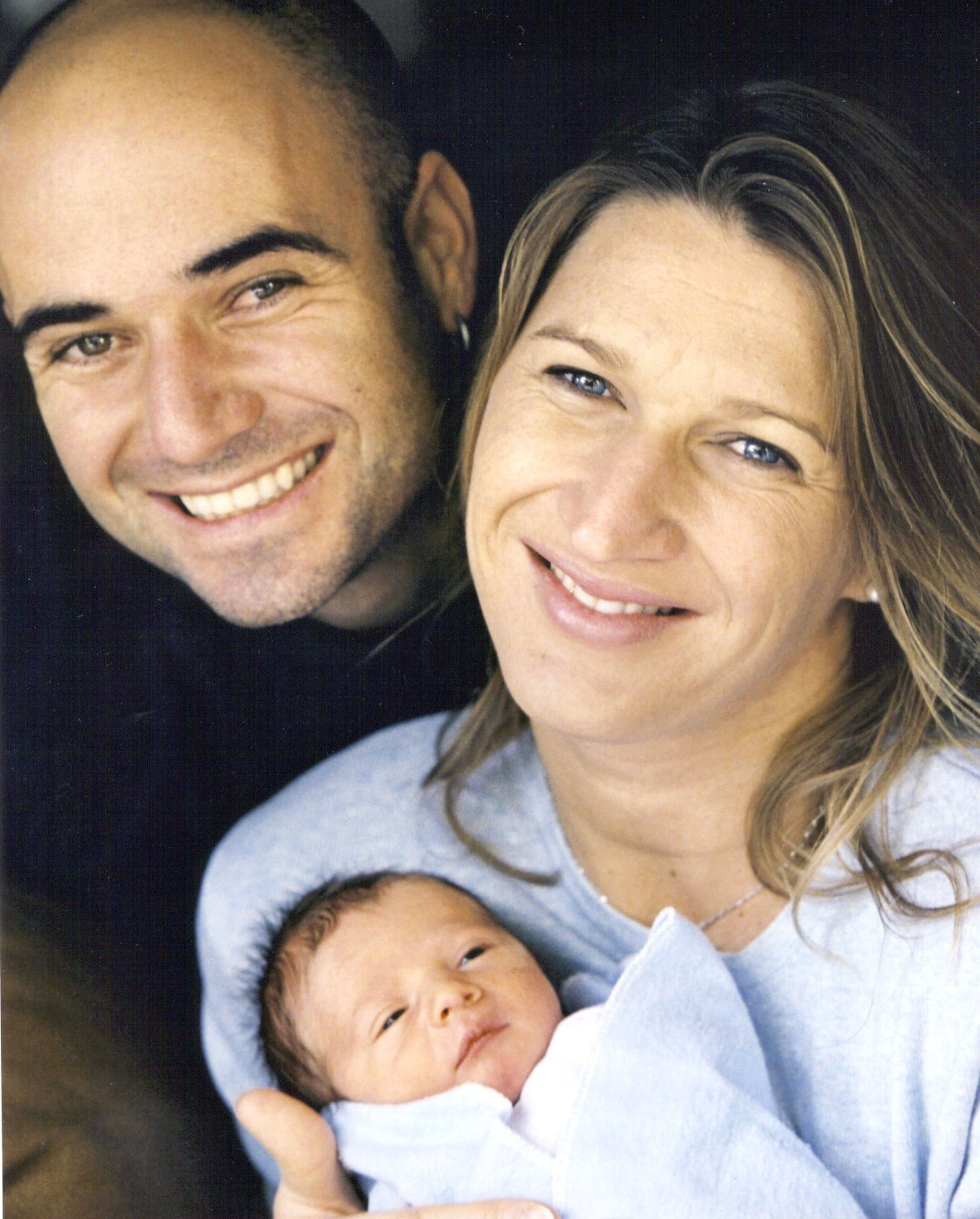 Щефи Граф и Андре Агаси със сина си