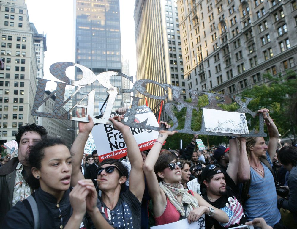 До сряда следобед протестиращите в Ню Йорк наброяваха поне 5000 души