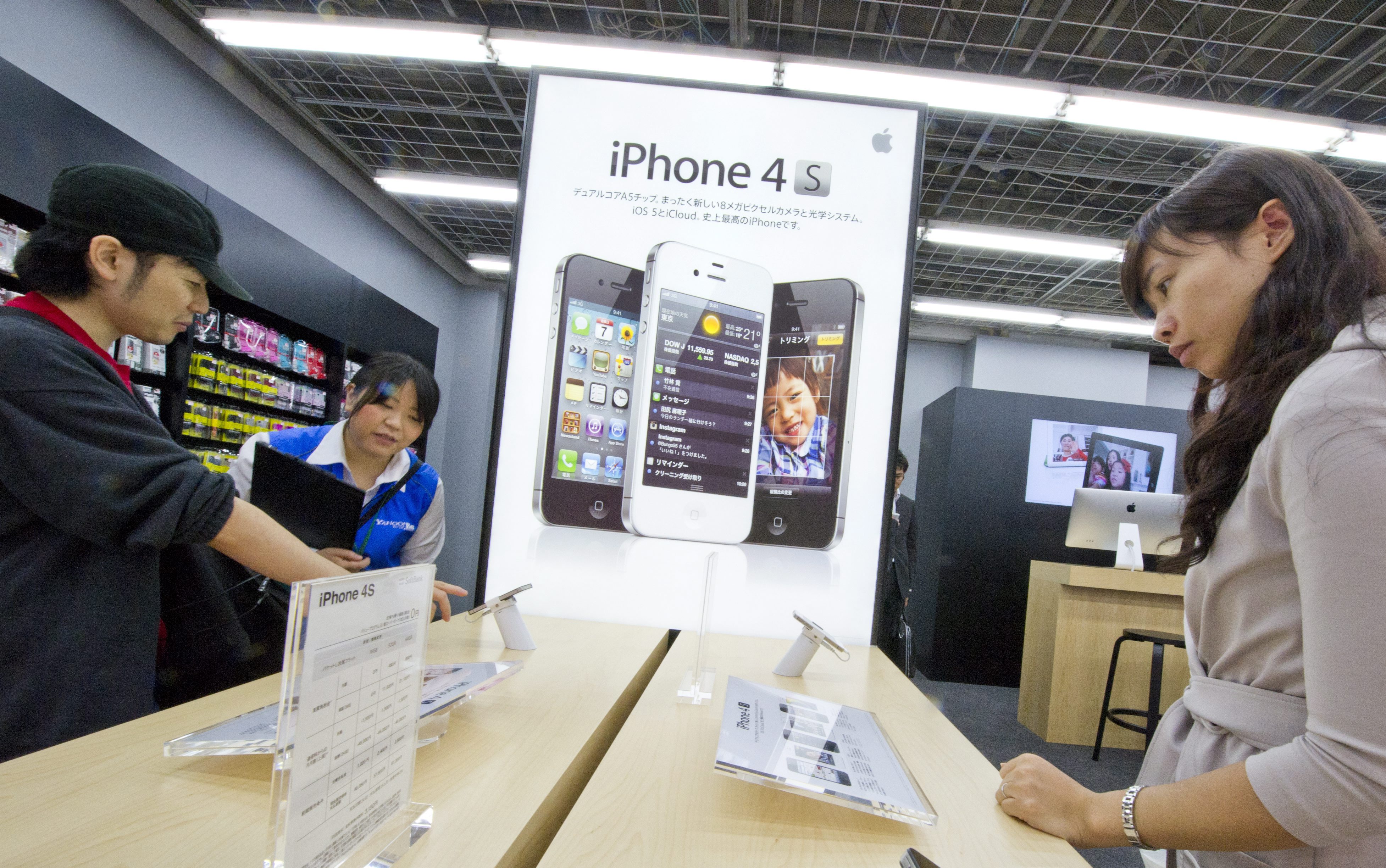 iPhone треската започна - 4S е в магазините