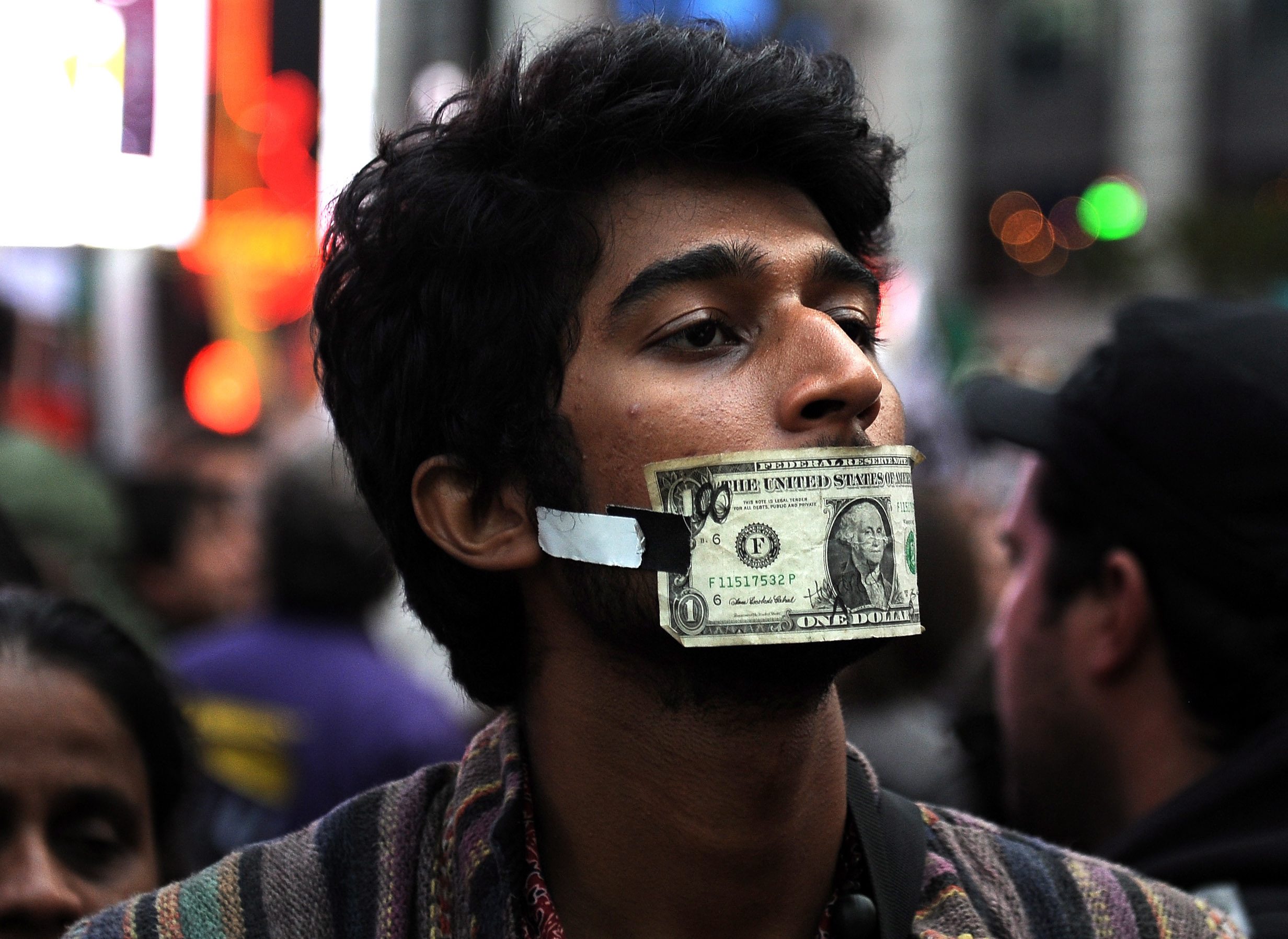 Протестиращ срещу финансовата политика в Ню Йорк