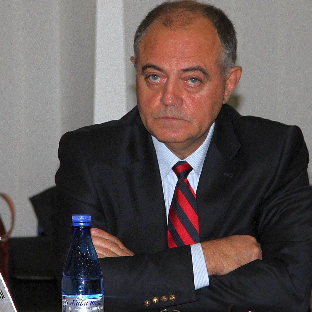 Атанас Атанасов заяви, че трябва откровено да се каже, че изменението в Конституцията зависи от БСП