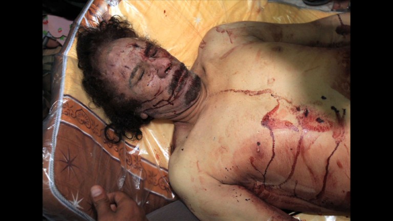 Либийските власти показаха снимки на убития Кадафи