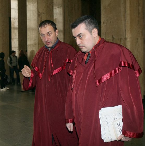 Обвинителният акт е изготвен от Софийската окръжна прокуратура, но след промените в закона компетентна вече е спецпрокуратурата