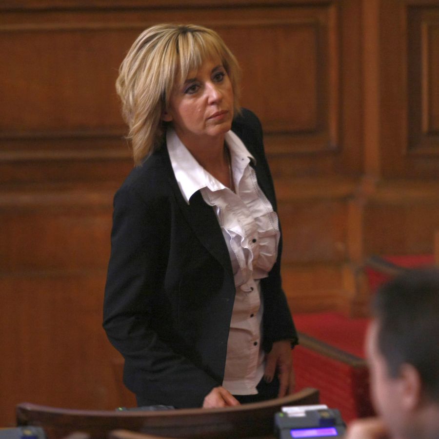 Депутатката от БСП Мая Манолова съобщи, че 168 000 граждани фигурират в забранителния списък
