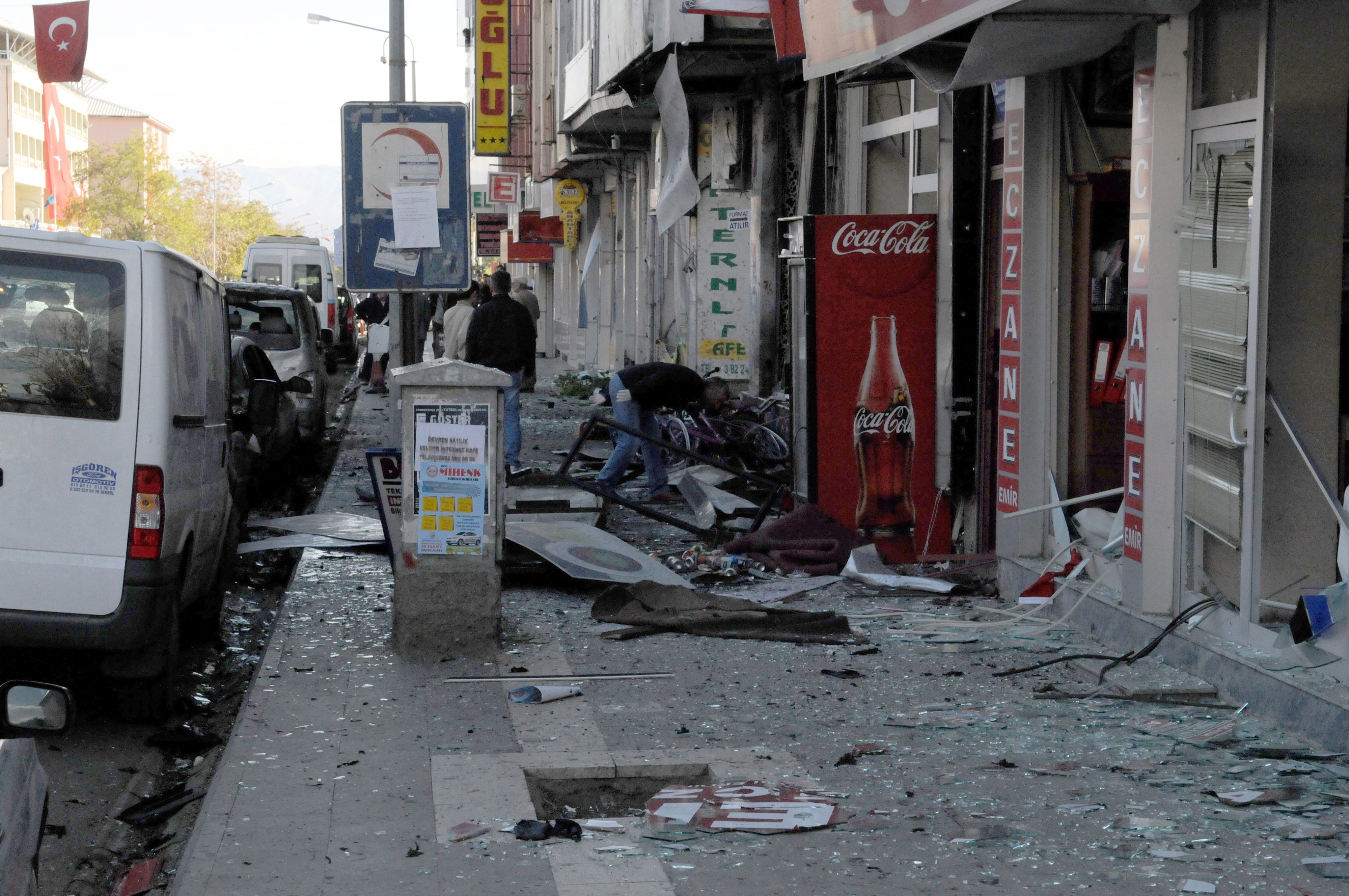 3 загинали и 12 ранени в атентат в деня на националния празник на Турция
