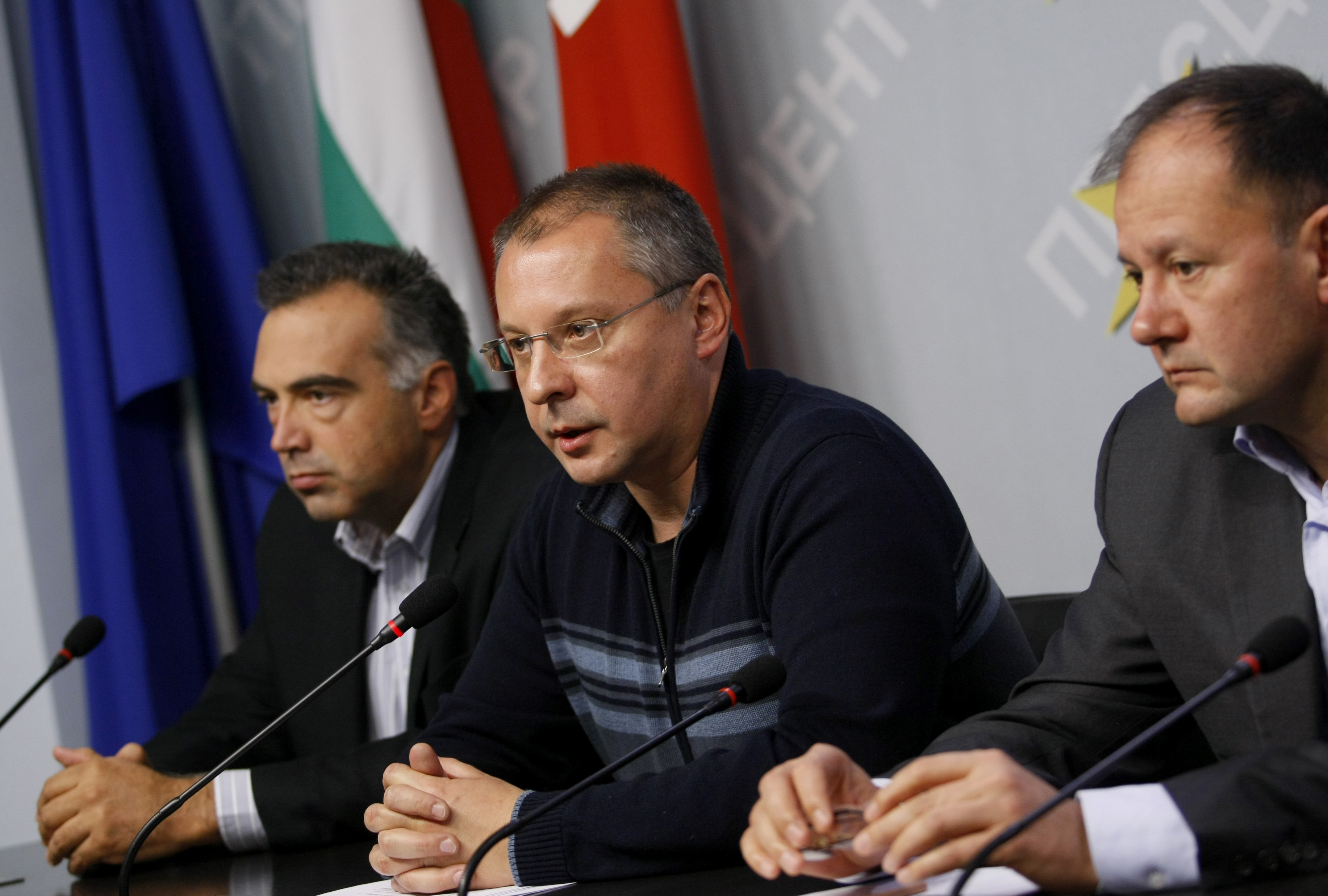 Станишев няма да подава оставка, няма и да му я искат