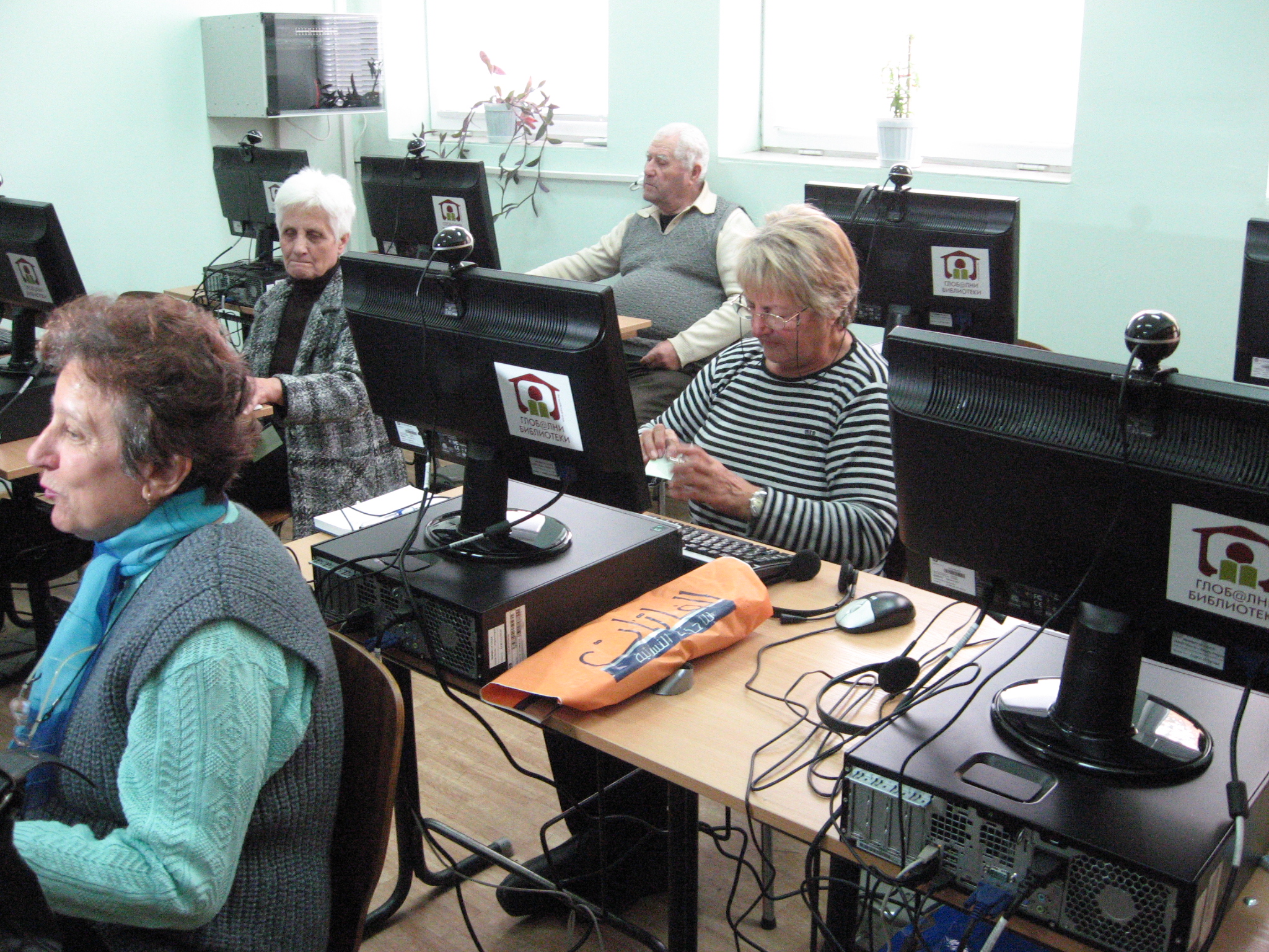 Общо 46% от българите са заявили, че никога не са ползвали интернет