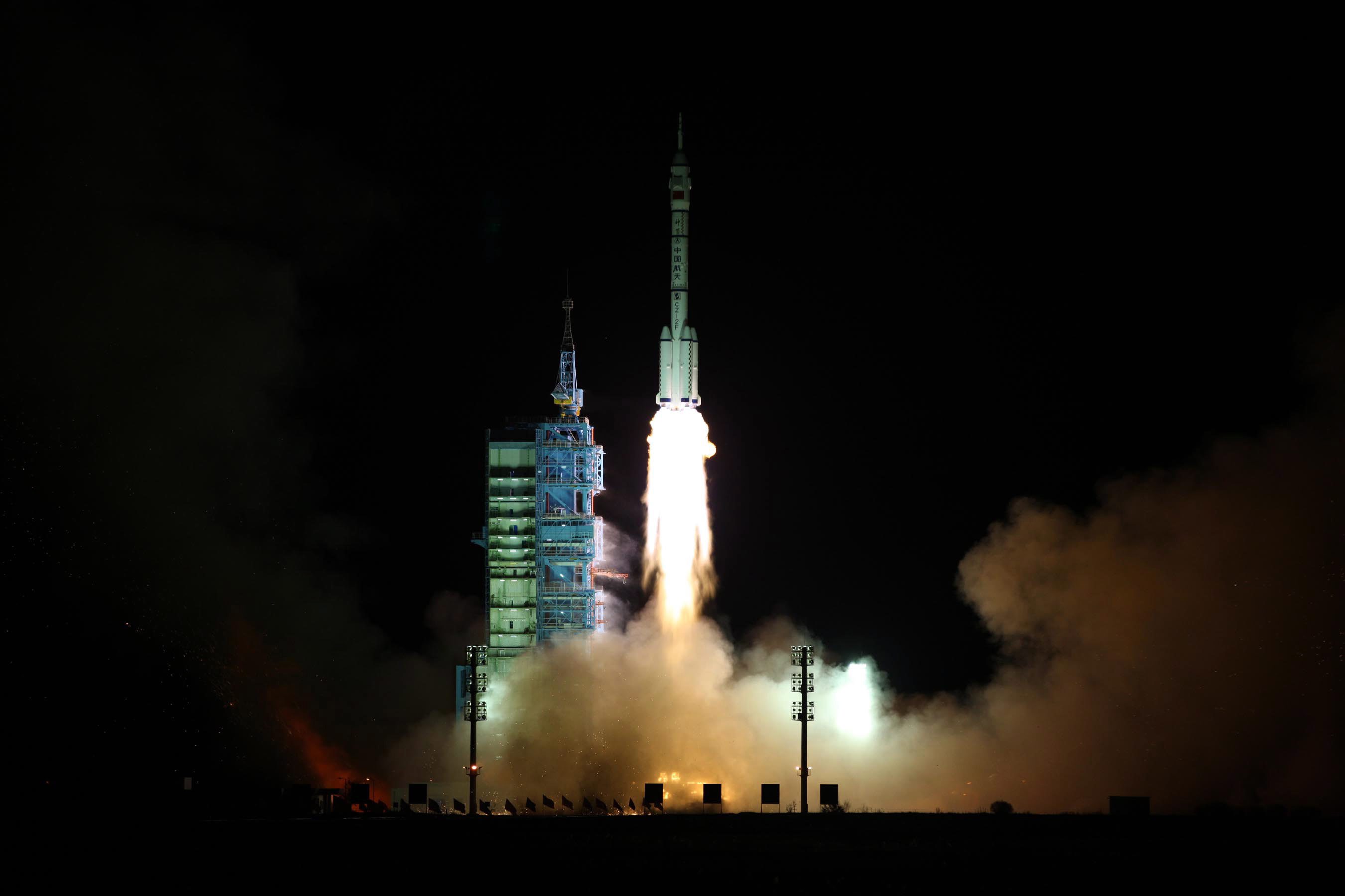 Китай ще изведе пилотиран космически кораб