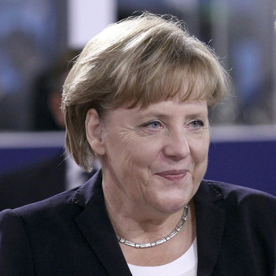 Днес Меркел се движи в бронирано ауди