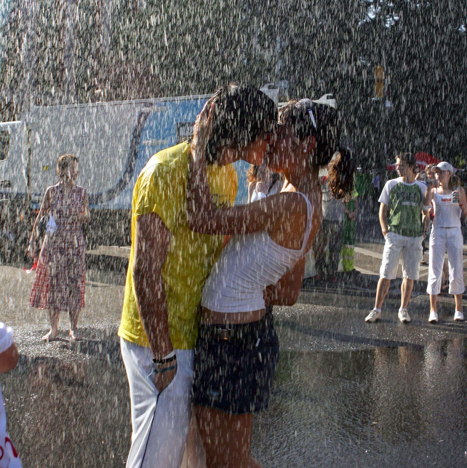 Невидимата граница варира от 20 см до 40 см от лицето