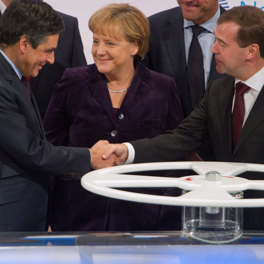Ангела Меркел и Дмитрий Медведев пуснаха новия енергиен коридор ”Северен поток”