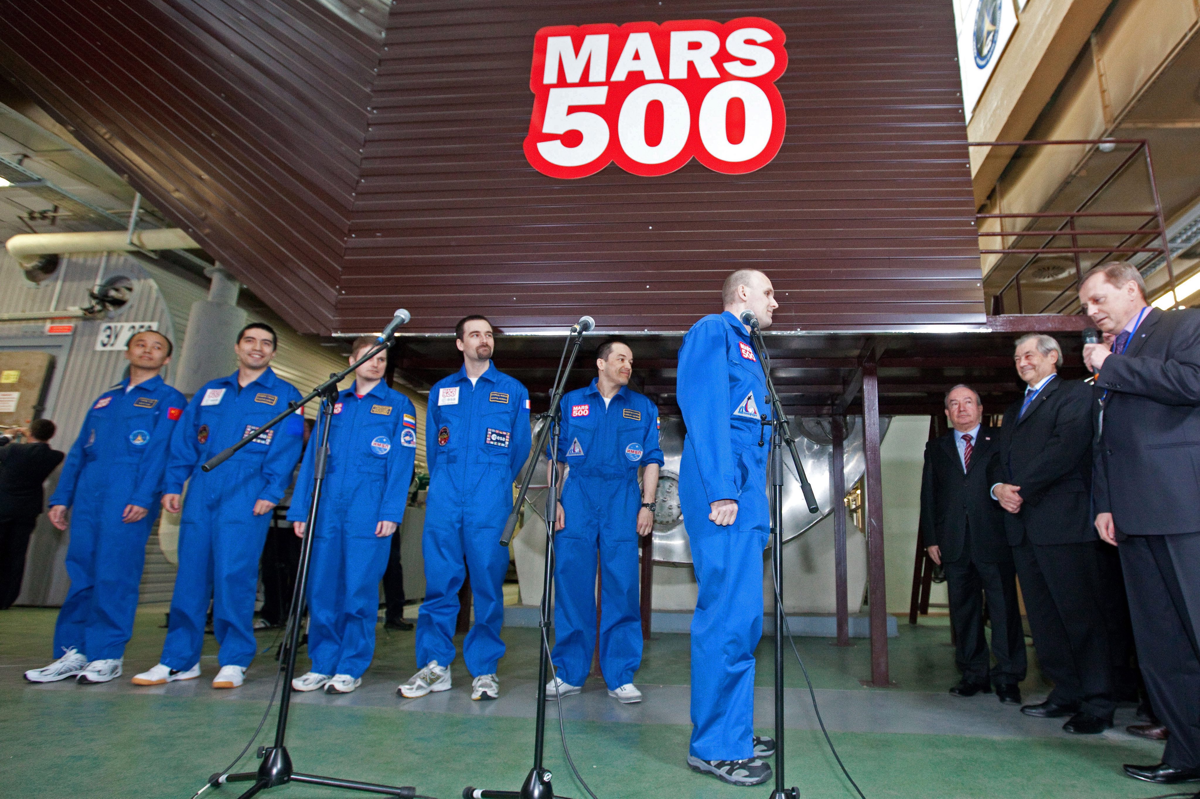 Марс 500. 500 Дней на Марсе. ИМБП Марс 500 отбор участников. ИМБП Марс 500 фотографии. Проект Марс 500 520 суток изоляции кратко.