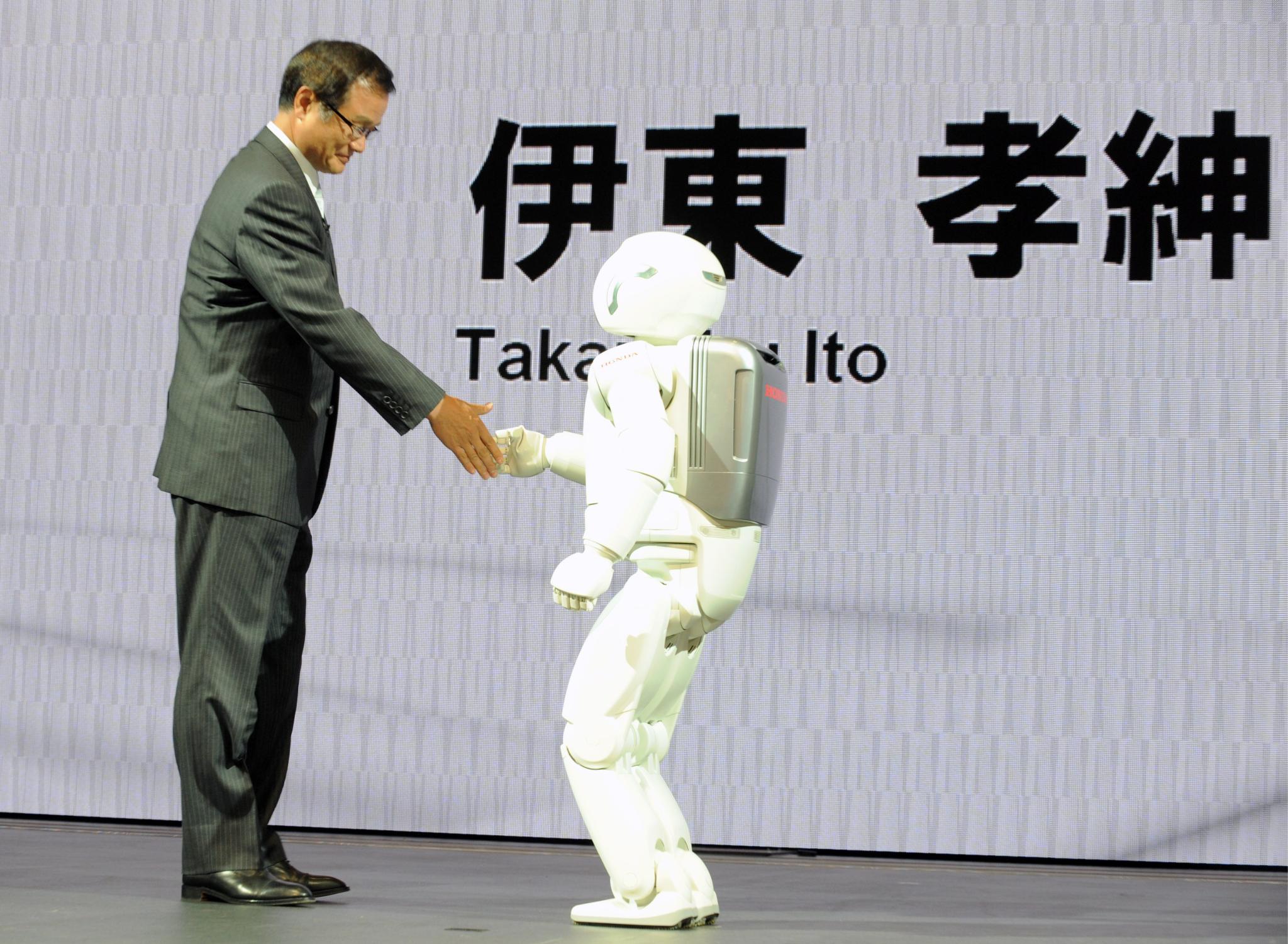 Роботът ASIMO