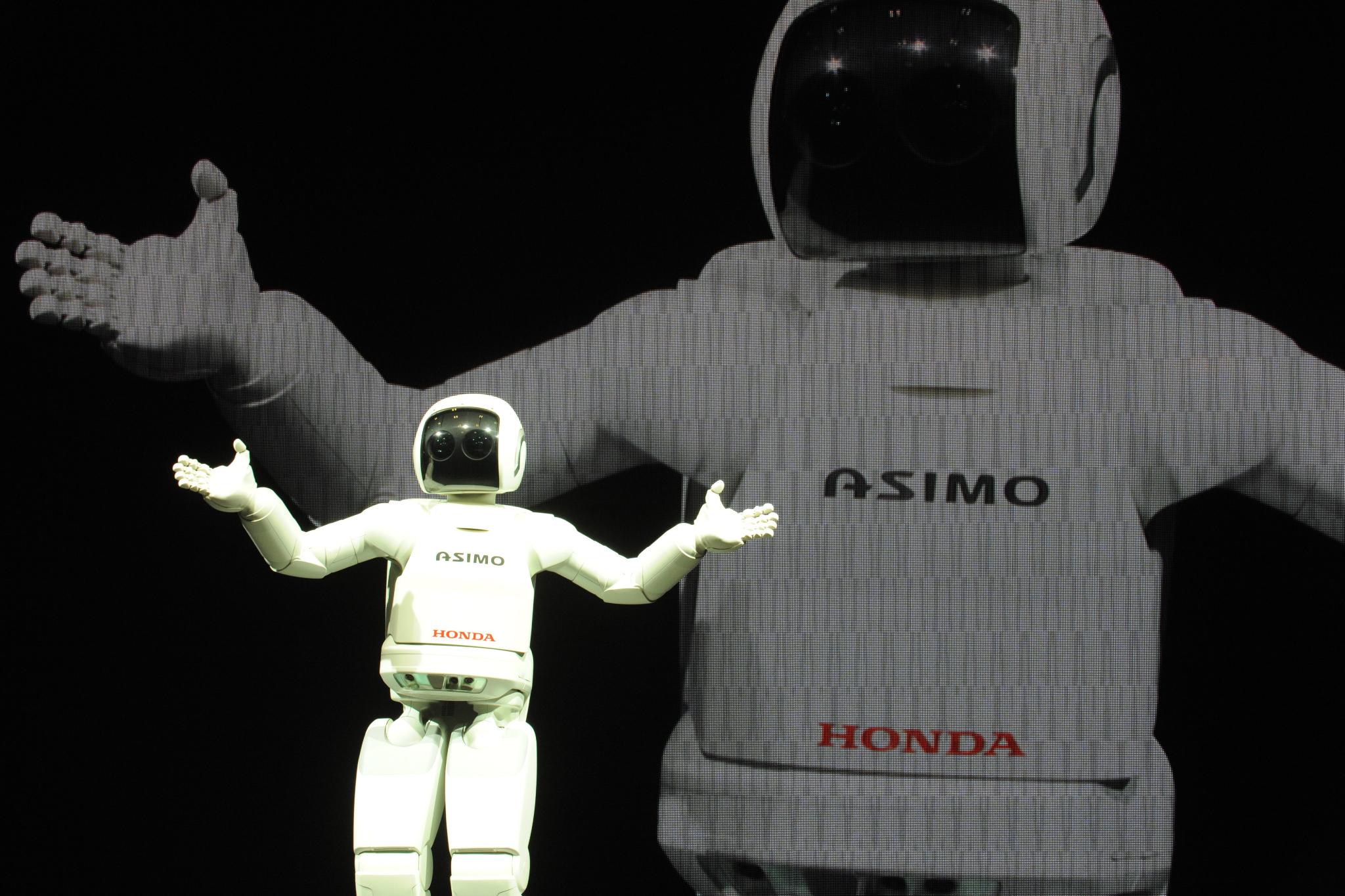 Honda представи нова версия на робота Asimo