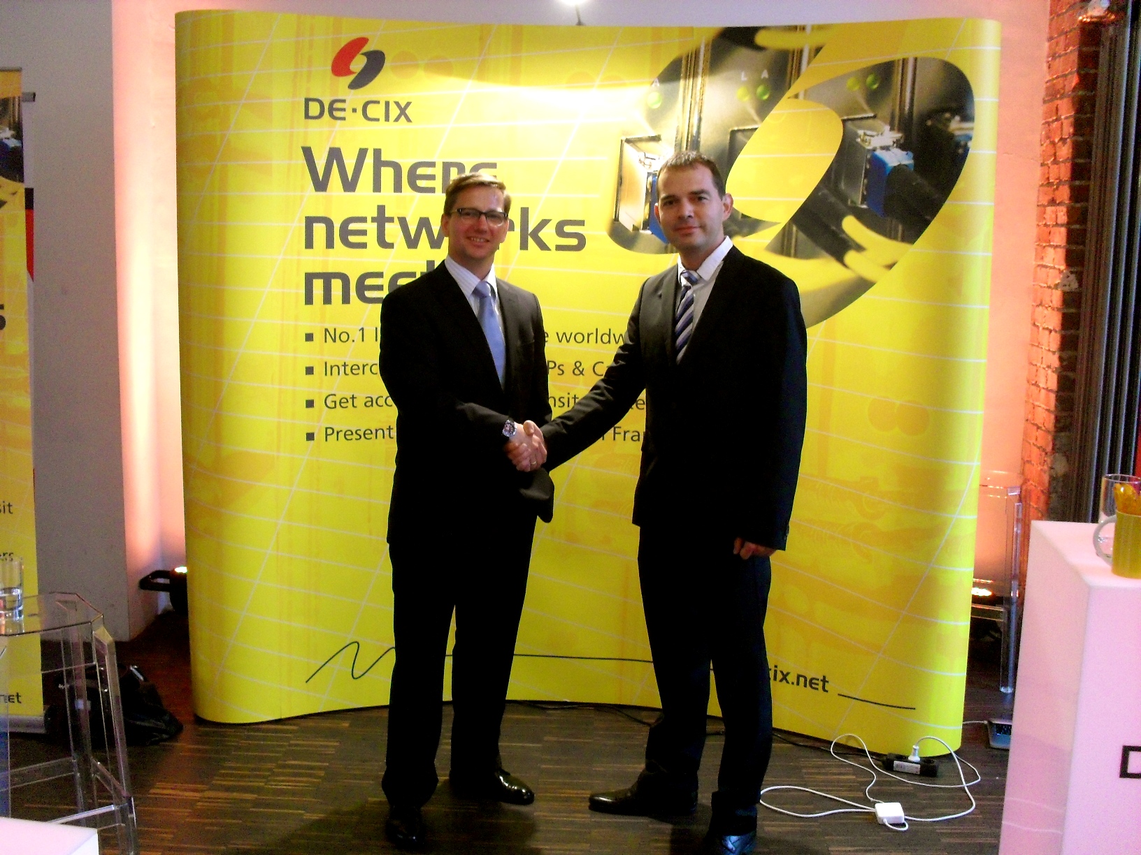 Голям световен център за обмяна на Интернет трафик вече е достъпен у нас