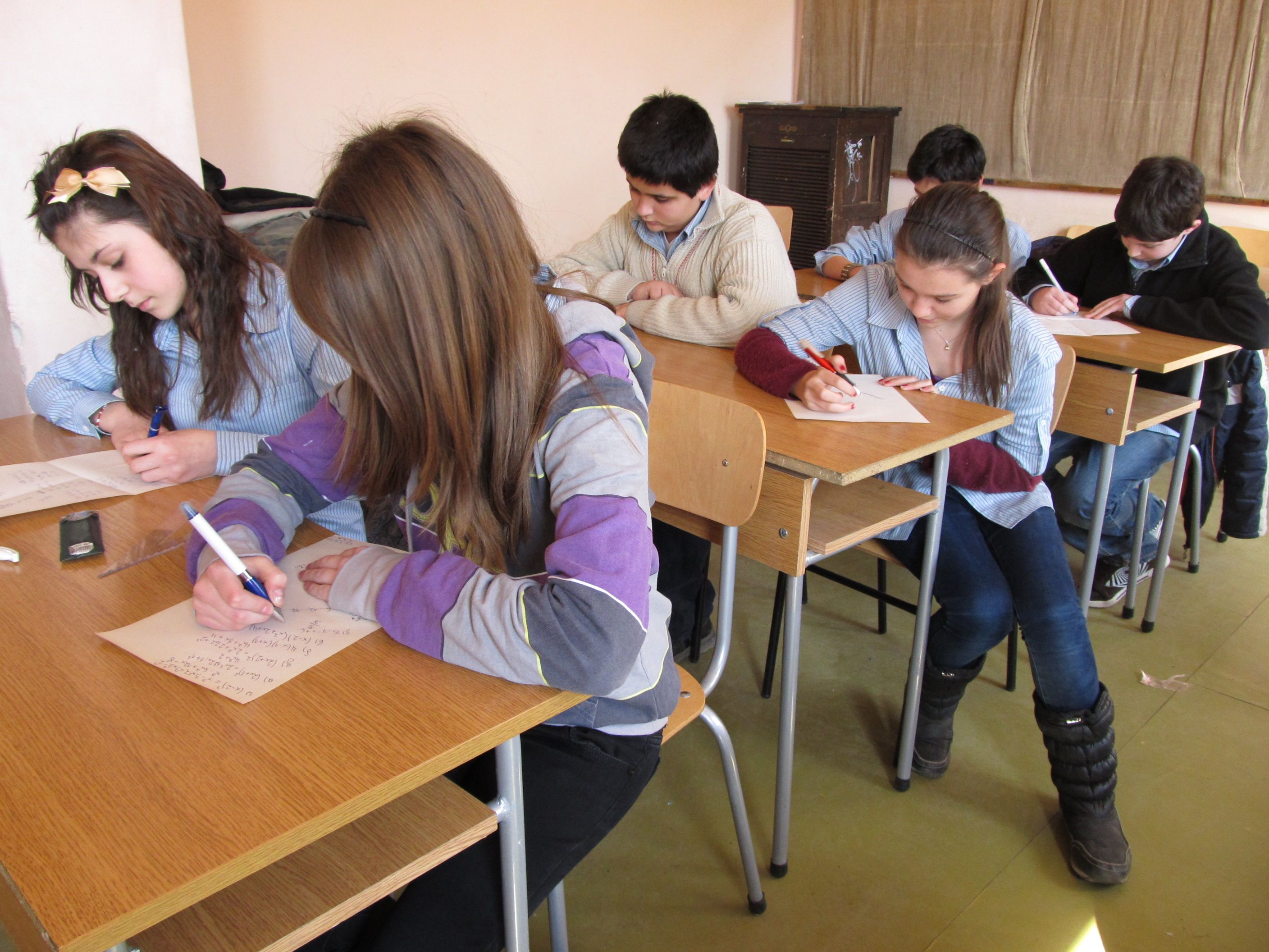 Едва 2,9% от българските ученици са решили най-трудните задачи по природни науки