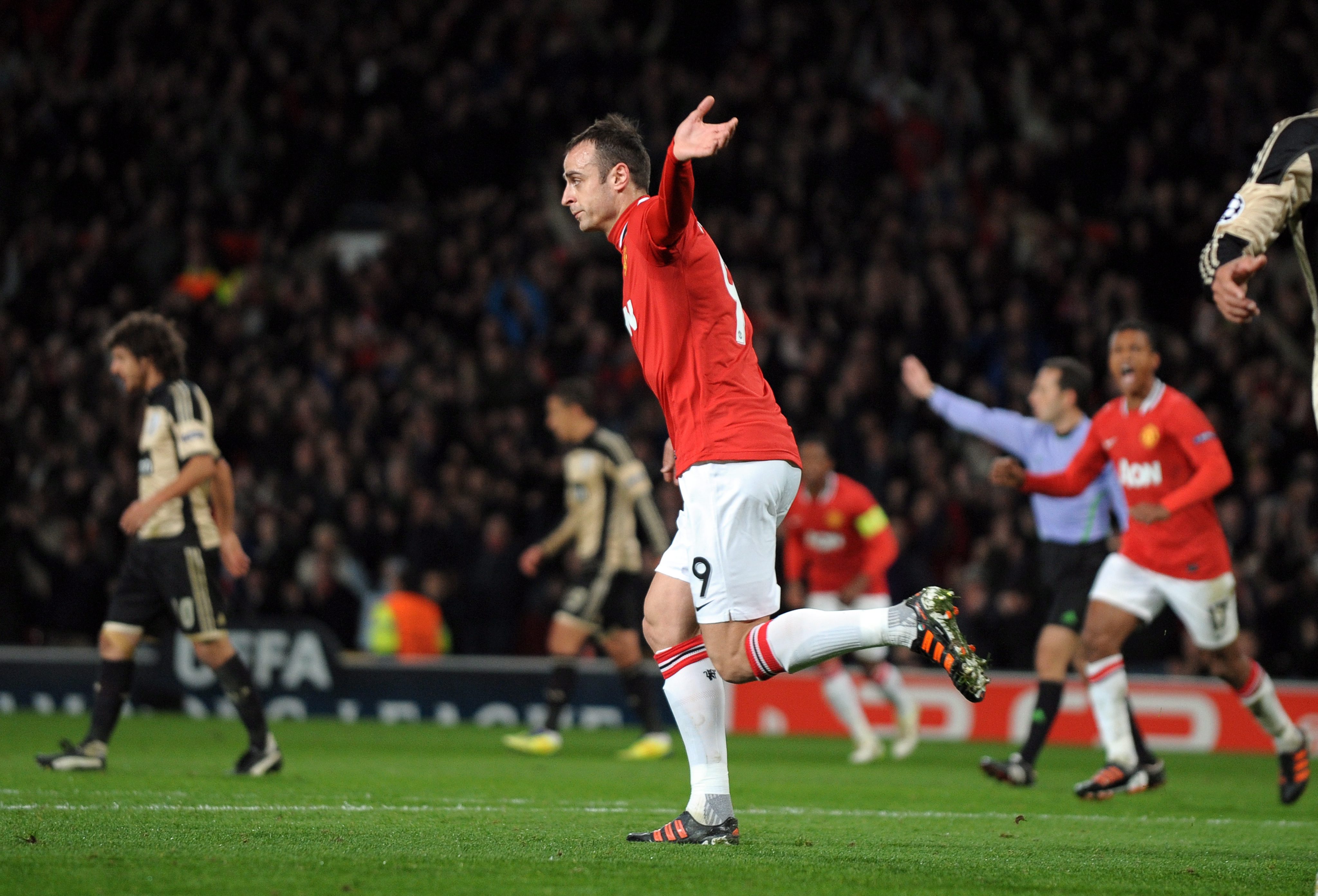 Бербатов не стигна на Юнайтед да победи Бенфика