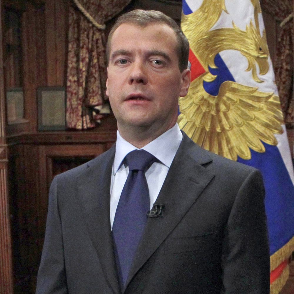 След като бе 4 години президент, Дмитрий Медведев се връща на поста министър-председател