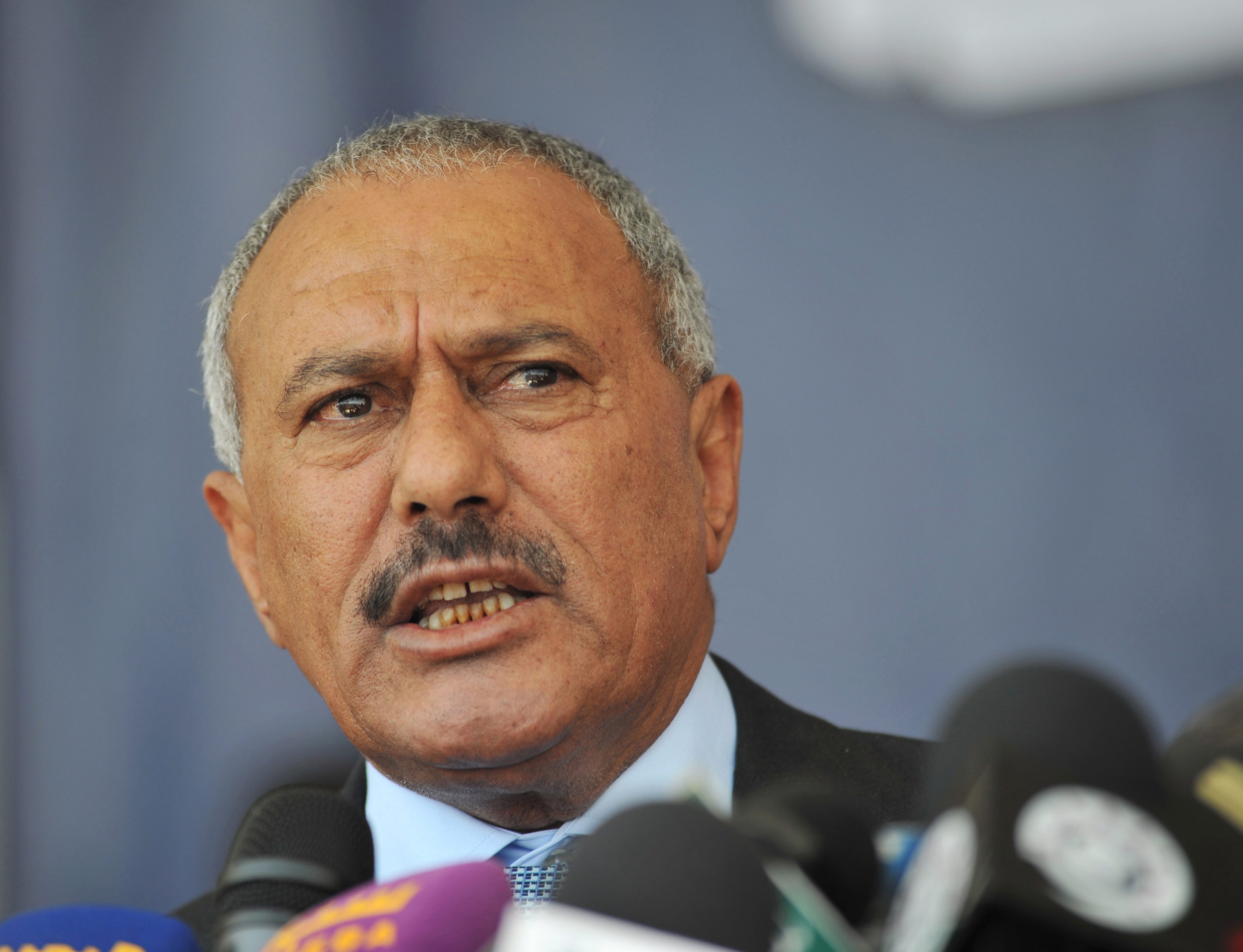 Президентът на Йемен сдаде властта