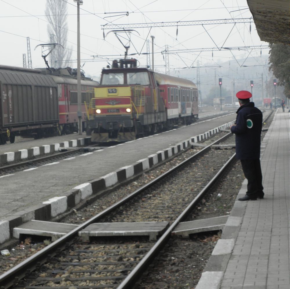 Според синдикатите ръководството на БДЖ е спряло 30 влака, което е локаут