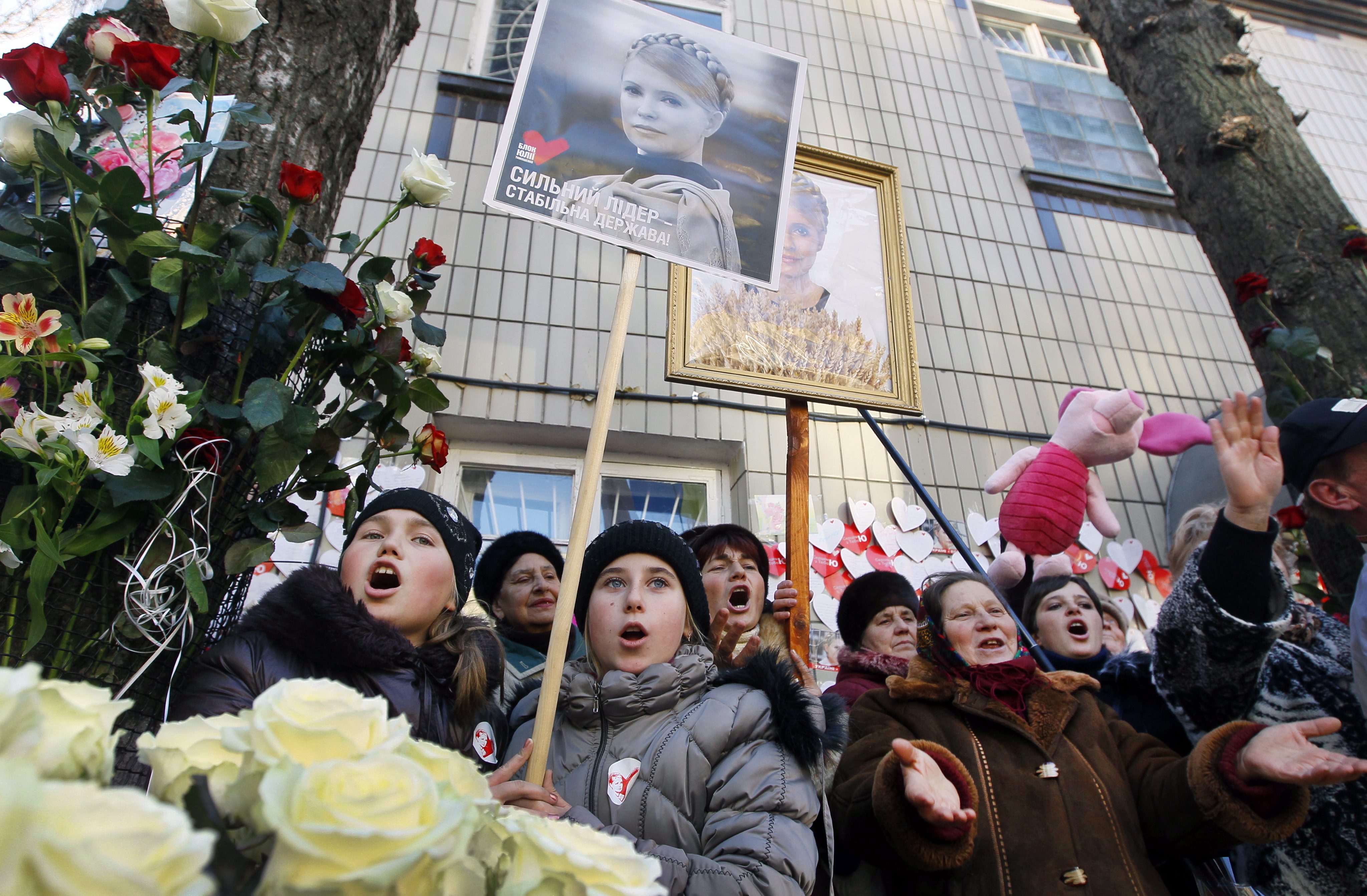 Серенада пред затвора за рождения ден на Тимошенко