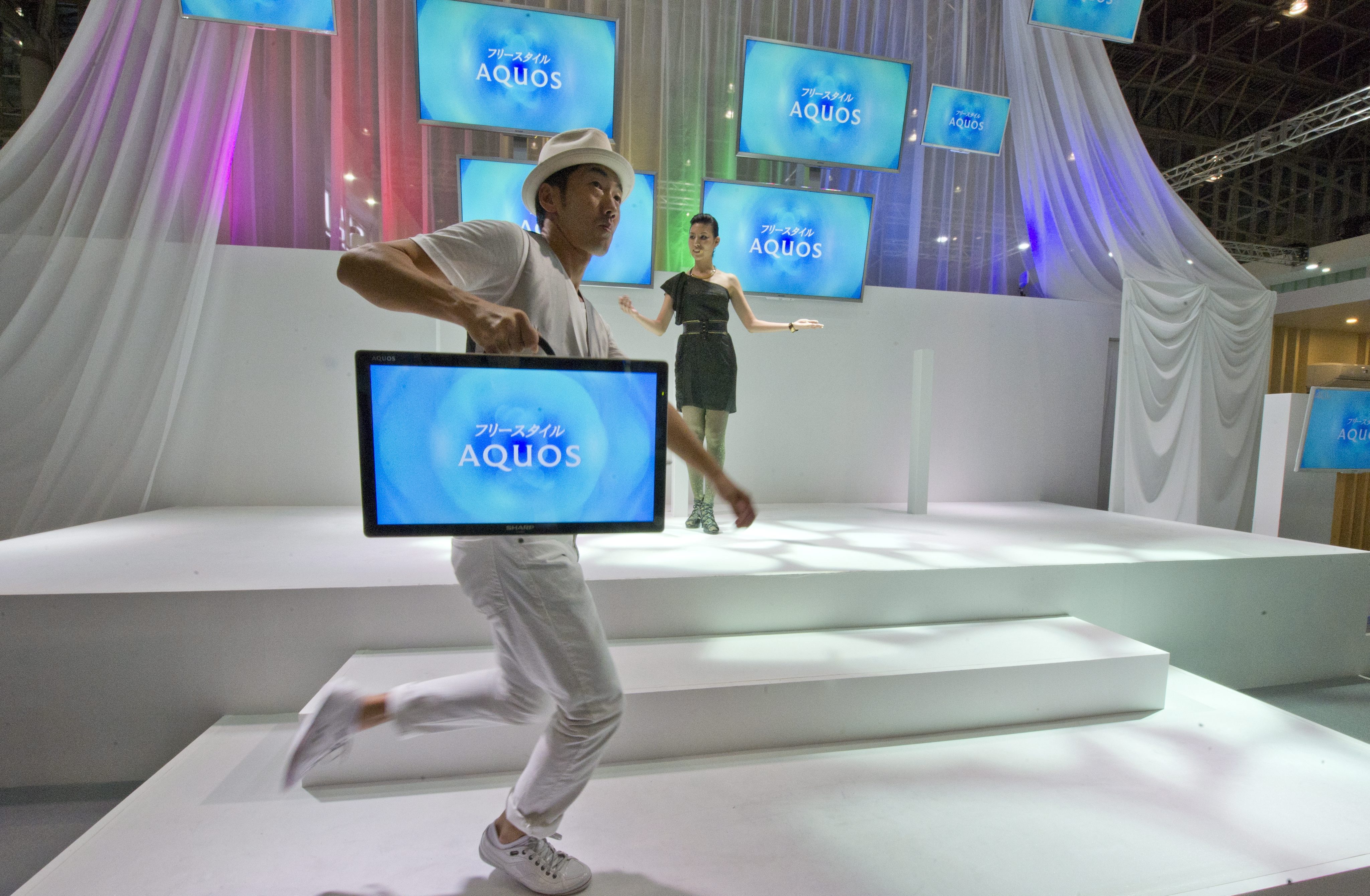 През следващата година на пазара се очакват интерактивни телевизори Apple iTV, които вероятно ще използват панели от Sharp