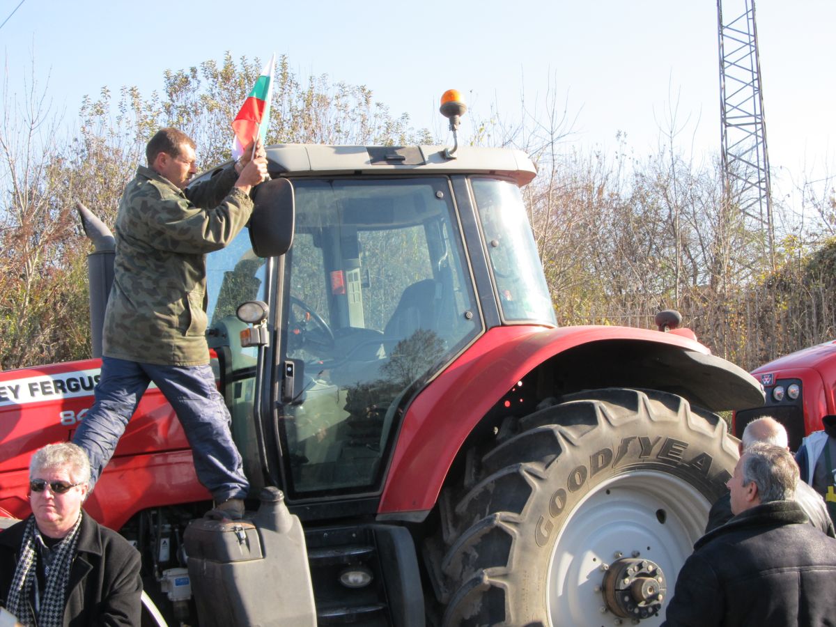 Земеделците излязоха на протест в цялата страна