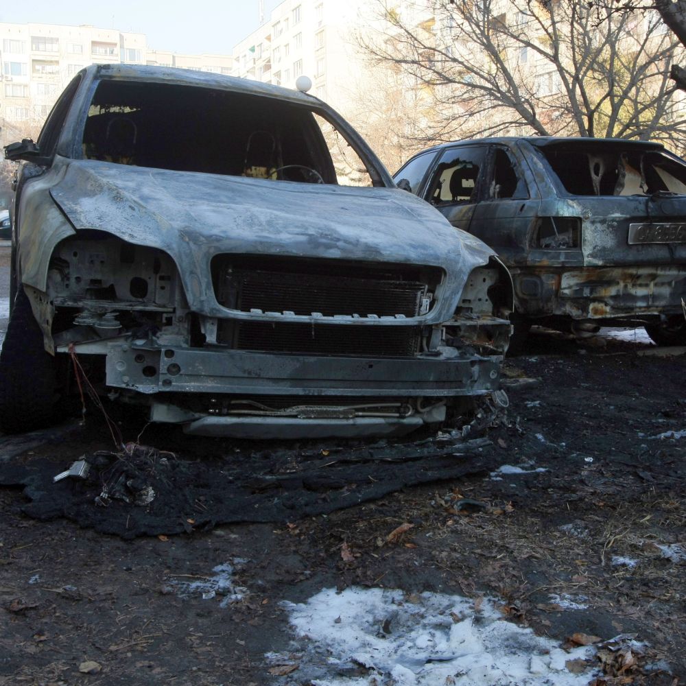 Продължават палежите на коли в София