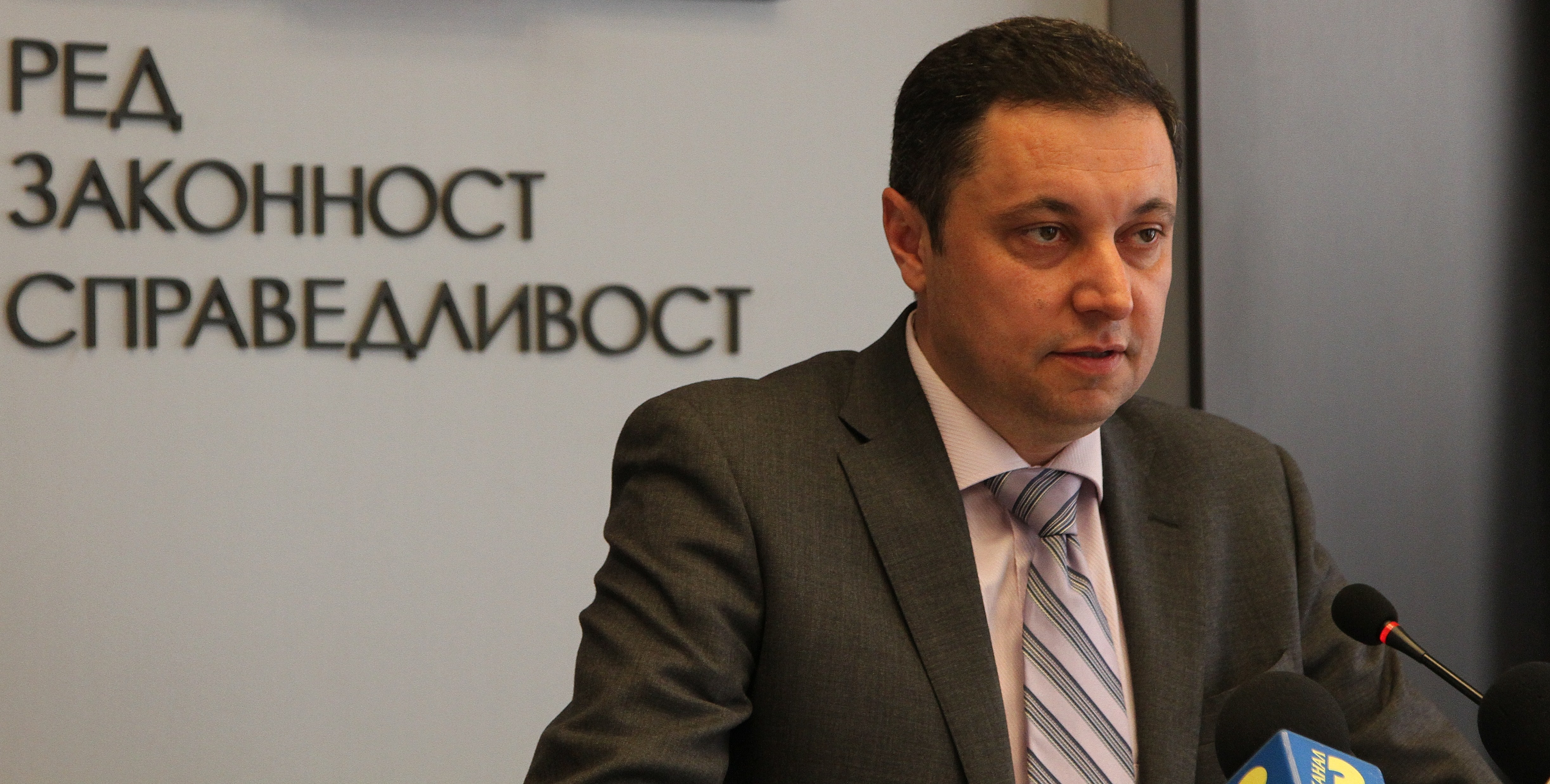 Яне Янев похвали ДАНС и прокуратурата, че не се издали на МВР