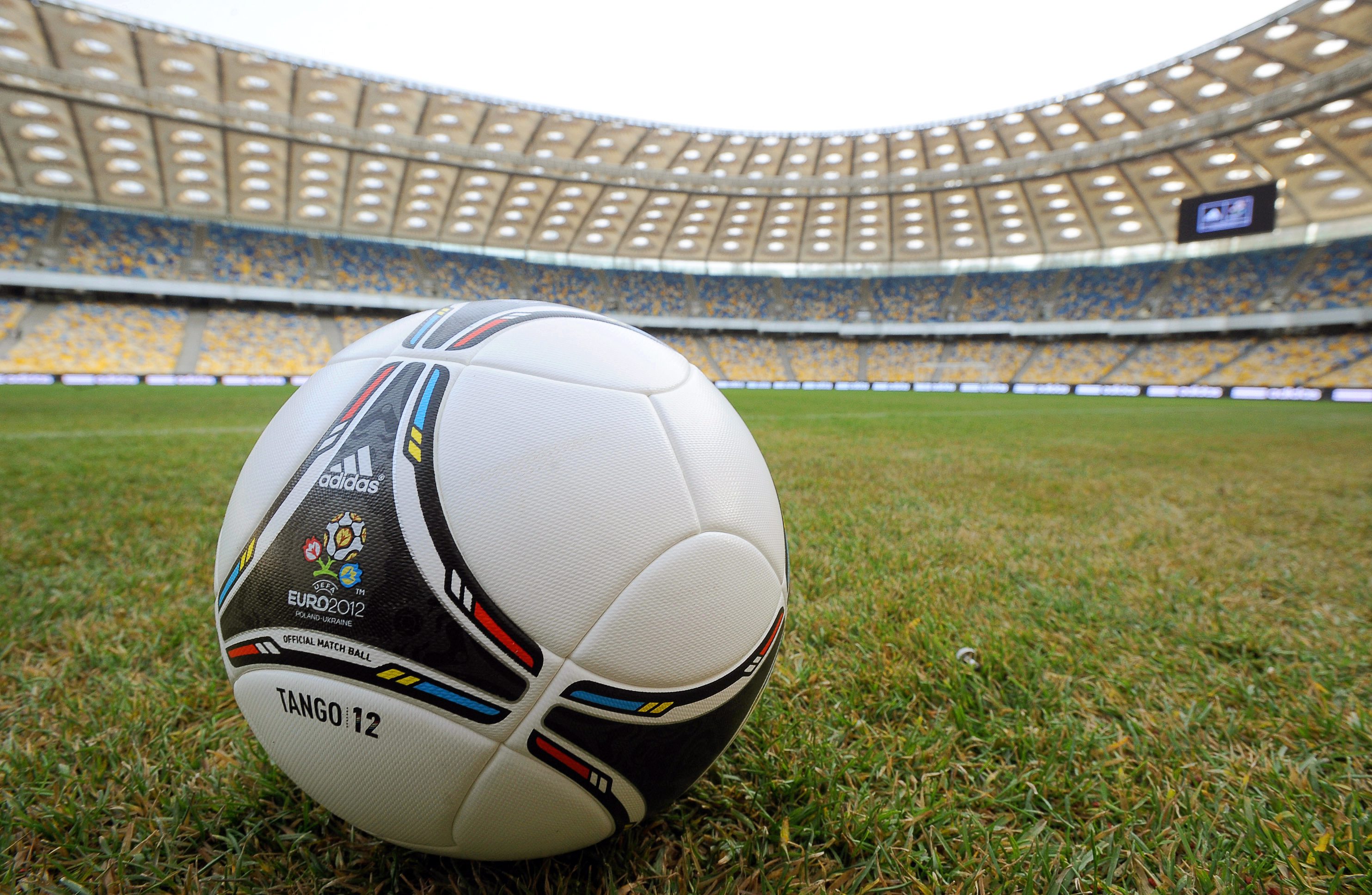 Официалната топка на Евро 2012