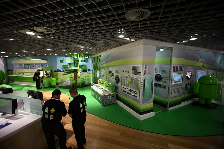 Androidland се намира в най-големия магазин на телеком оператора Telstra в Мелбърн