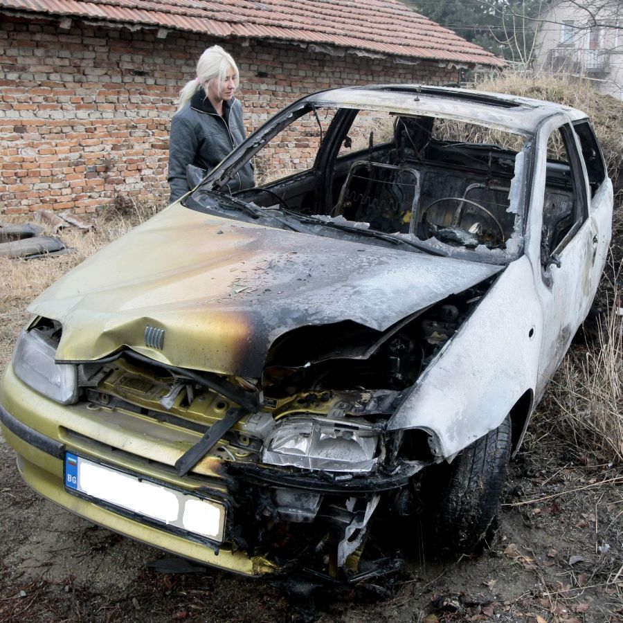Нови три автомобила изгоряха тази нощ в София
