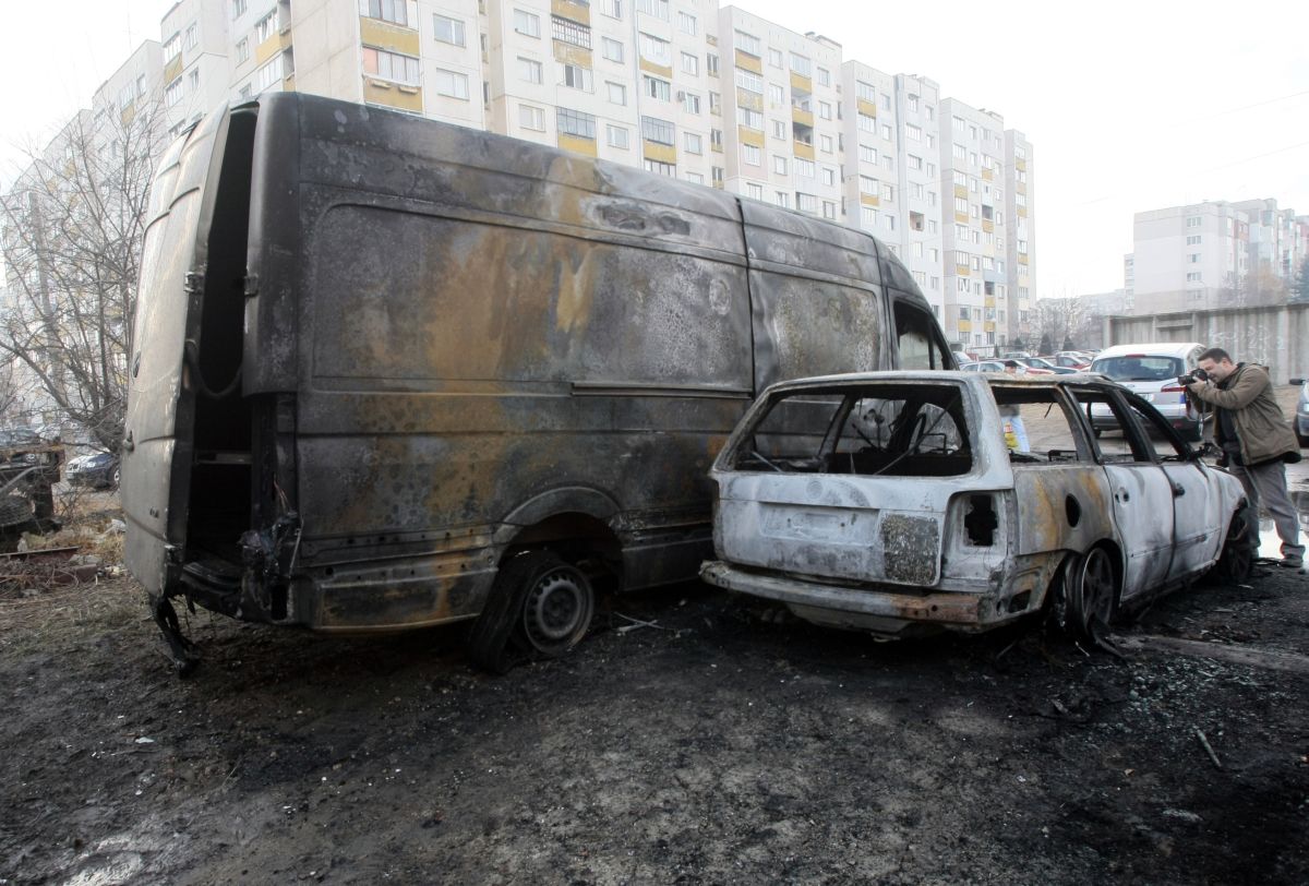 Близо 30 коли са запалени умишлено за изминалия месец и половина в София