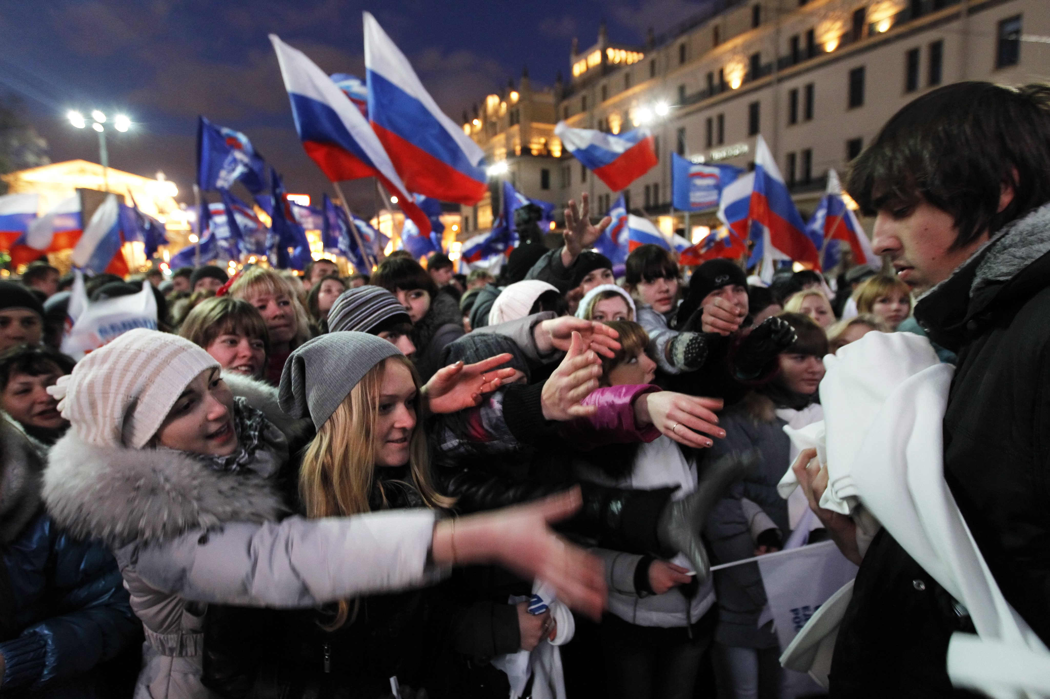 Поддръжници на партия ”Единна Русия” също излязоха на площадите