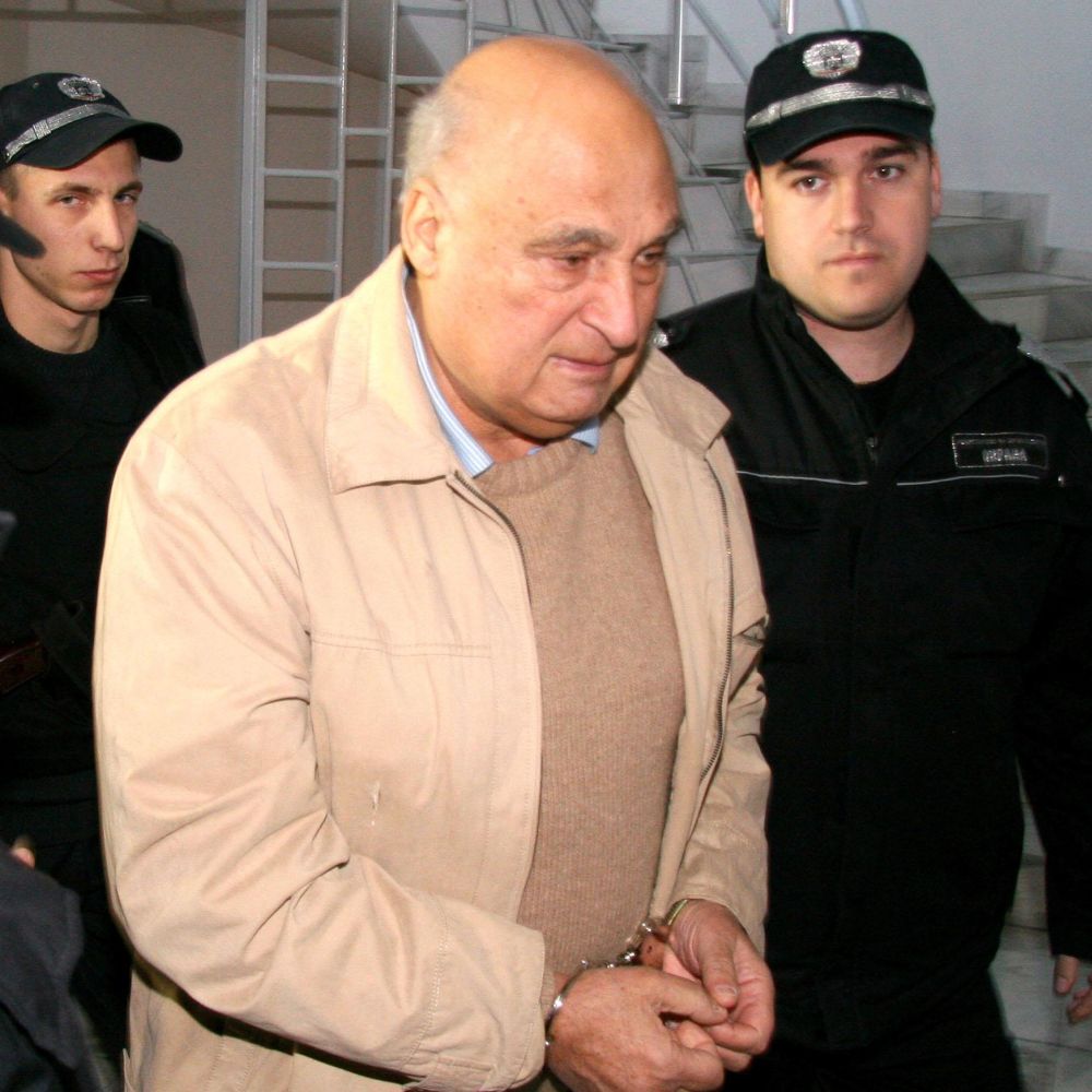 Осъдиха Кирил Рашков и за показания среден пръст