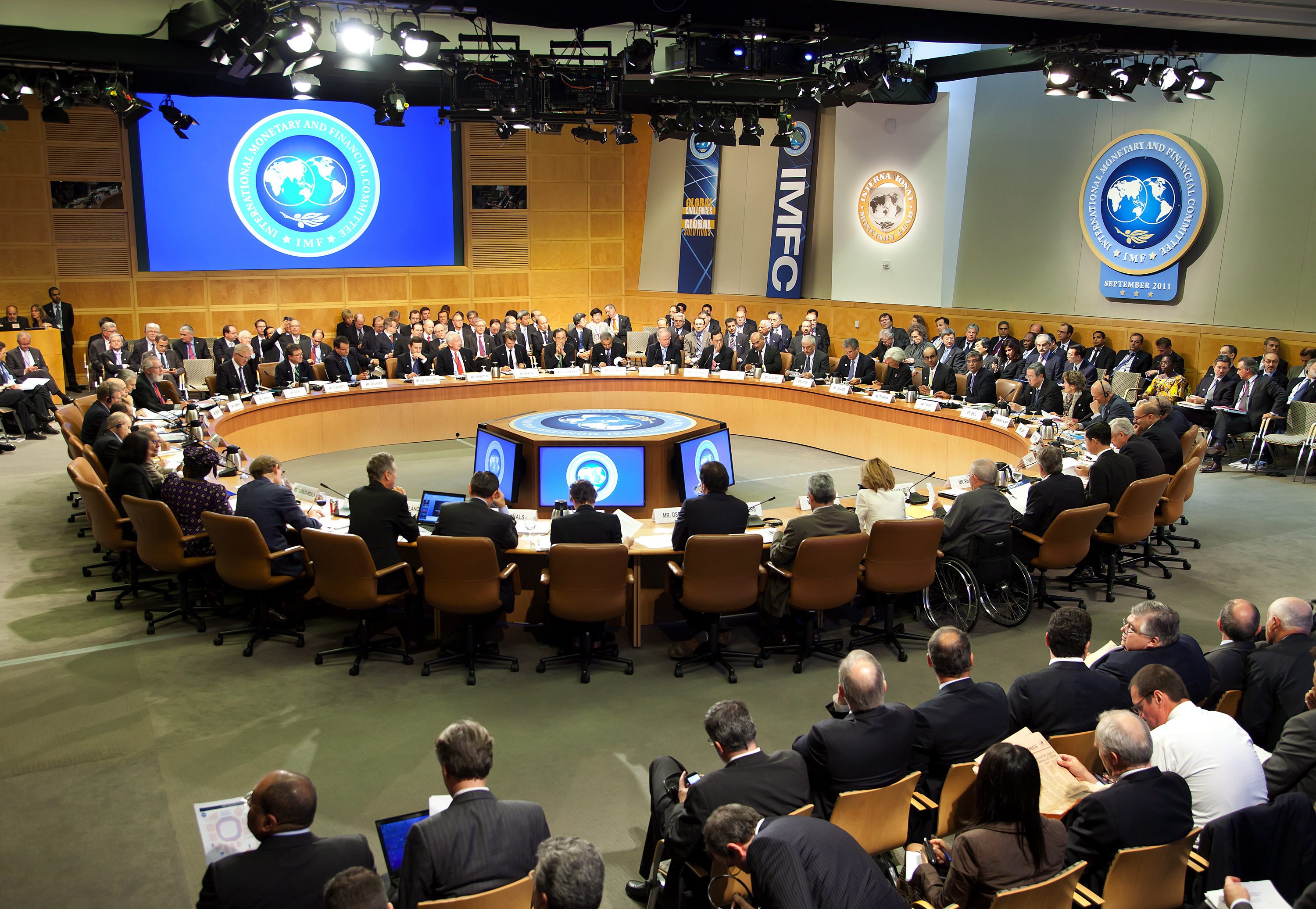 МВФ ще разгледа въпроса за финансовата помощ за Украйна в края на април - началото на май