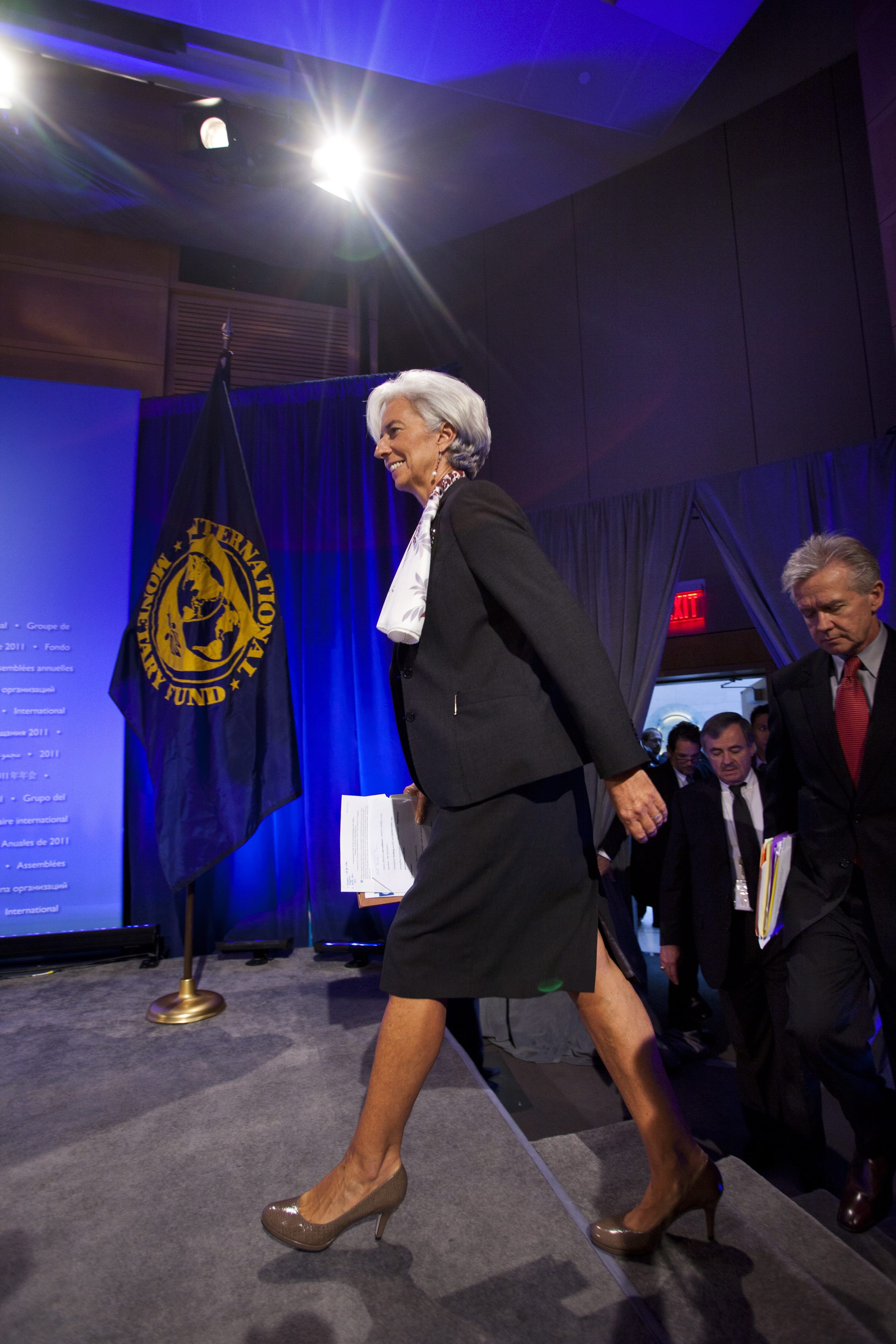 МВФ прогнозира само 0.8% ръст