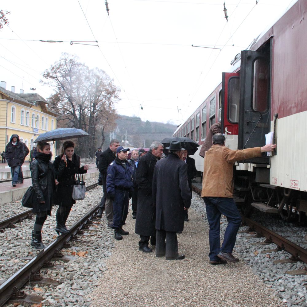 Пътниците във влака ”София-Кардам” имали шанс само за 4.5 минути