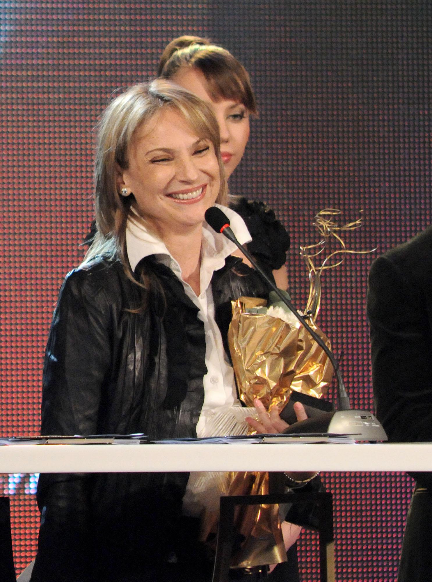 Ваня Цветкова се радва на наградата ”ТВ актриса”