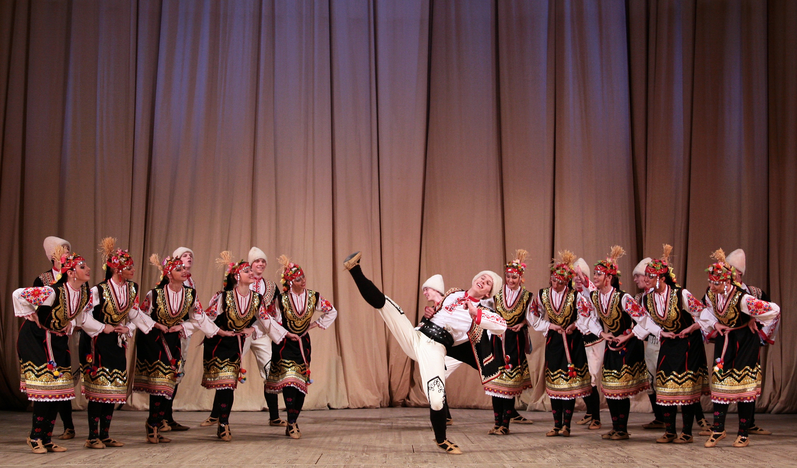 Шопският танц на балет ”Игор Мойсеев”