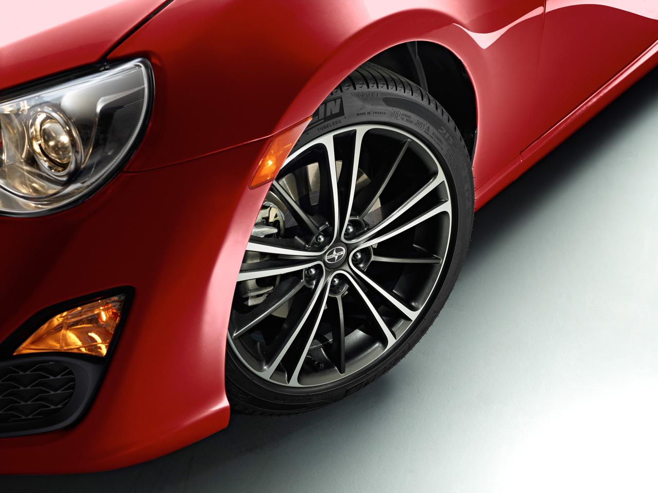 Scion FR-S може да дрифти (видео)