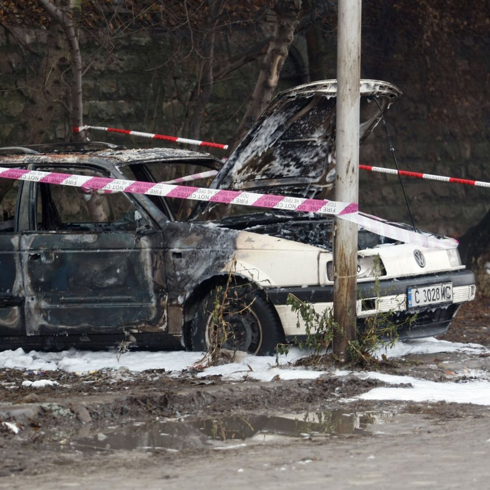 Нови пет коли горяха в София, три - под носа на полицията