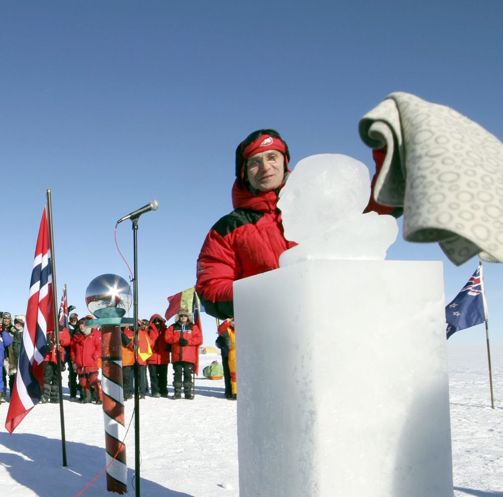 Норвежкият елит се събра на Южния полюс 100 г. след Амундсен