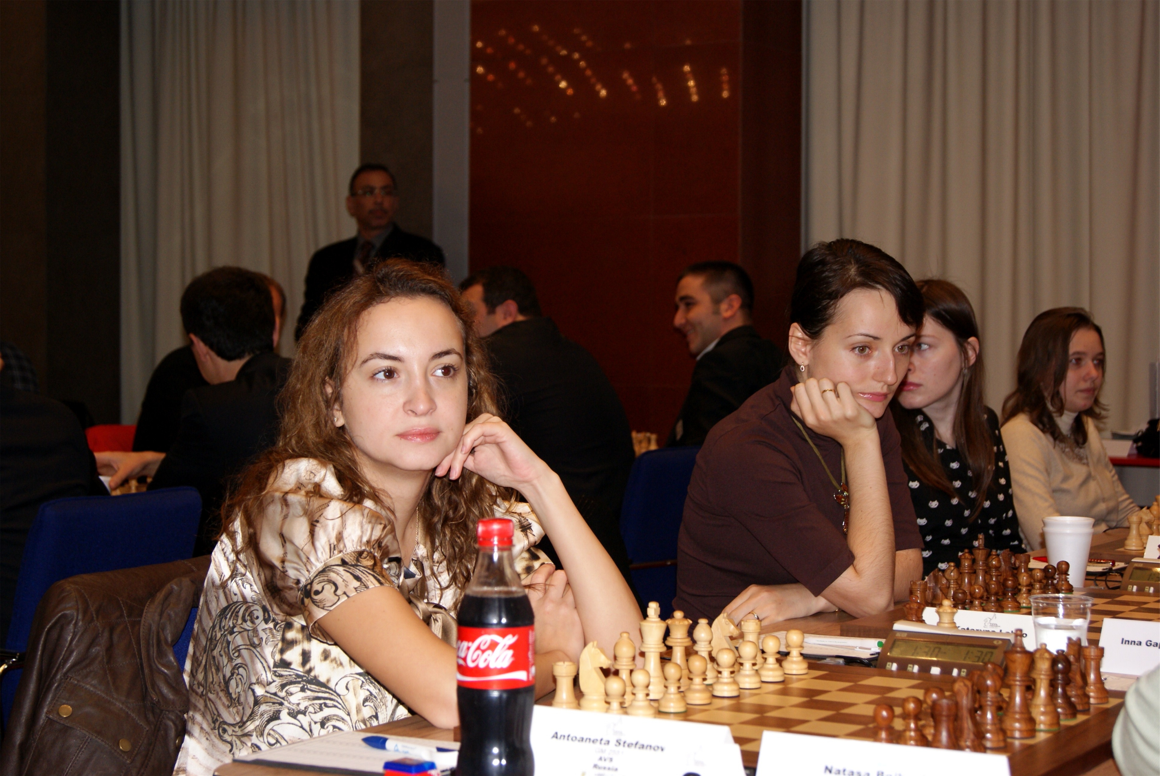 Стефанова завърши реми в седмия кръг на турнира в Казан