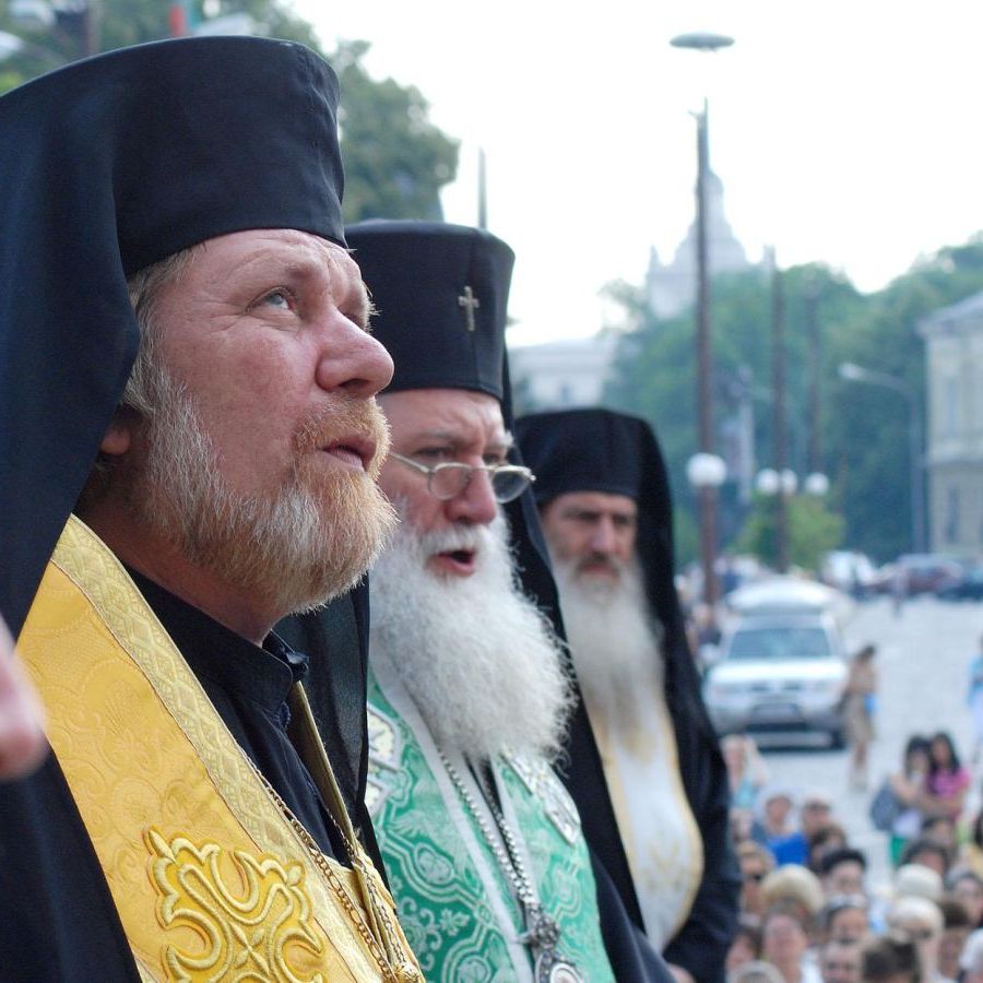 Владиците трябва да дадат личните си данни, за да ги проверят дали са сътрудничили на Държавна сигурност