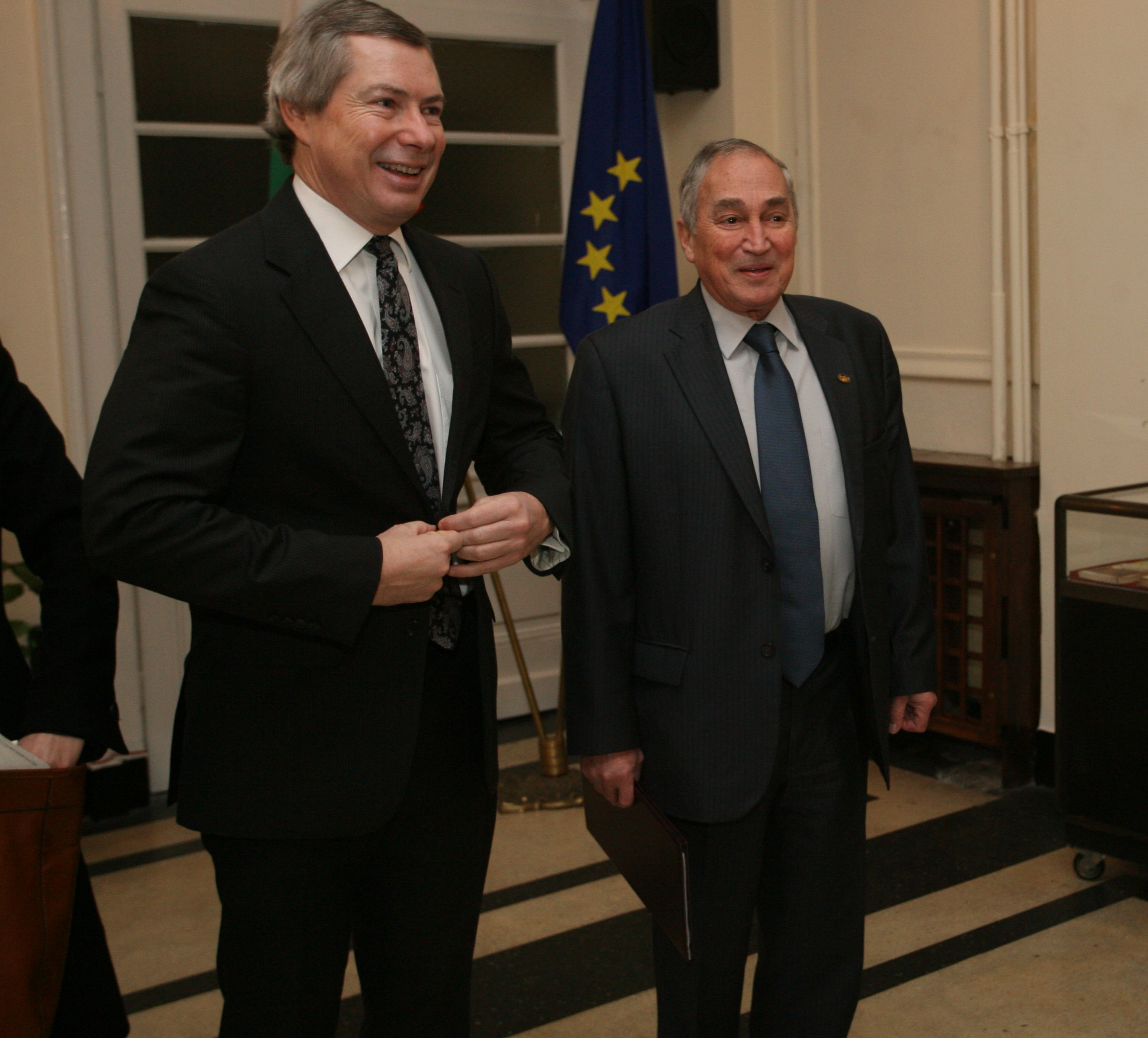 Американският посланик Джеймс Уорлик и председателят на БАН академик Никола Съботинов