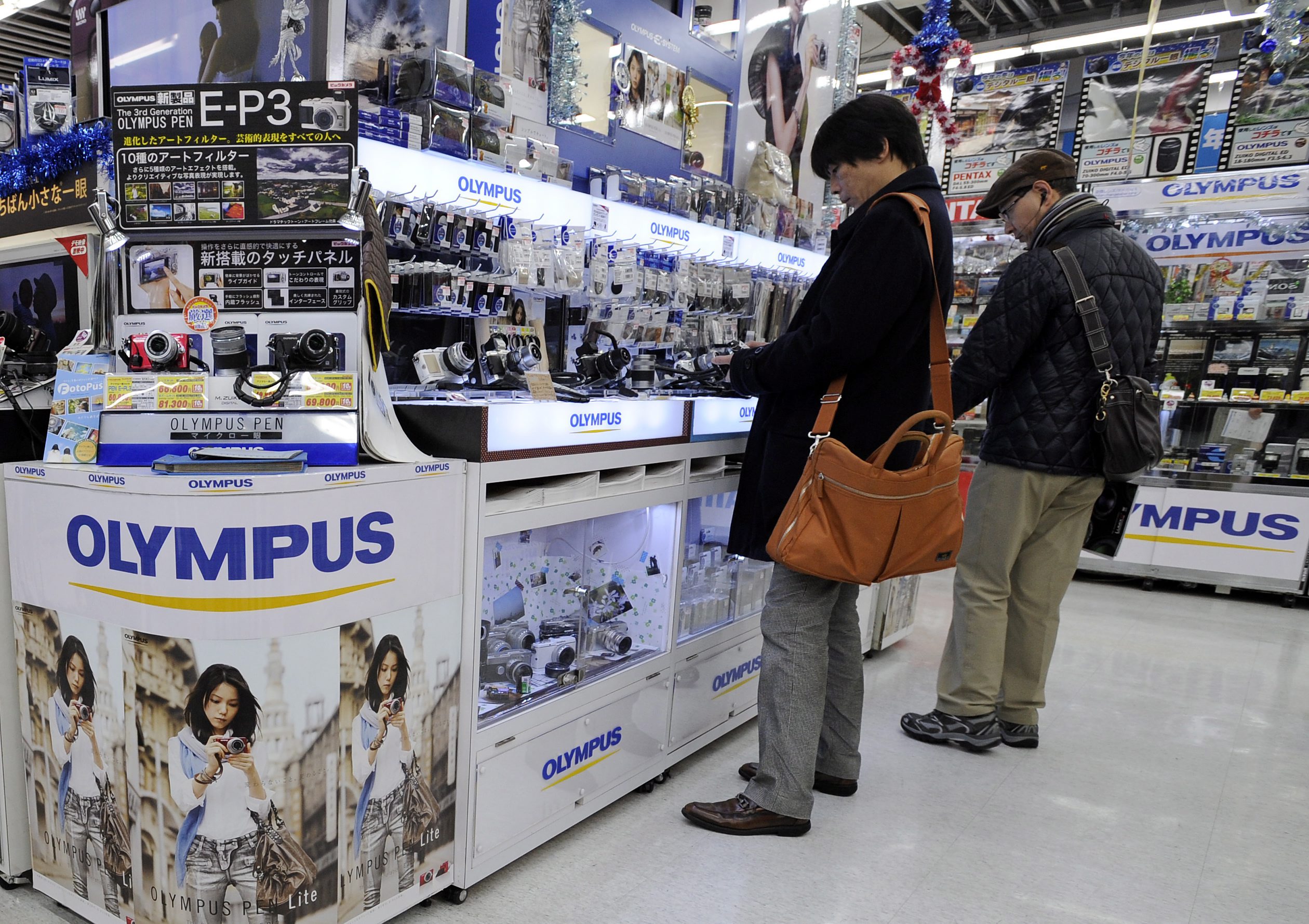 Fujifilm може да погълне Olympus