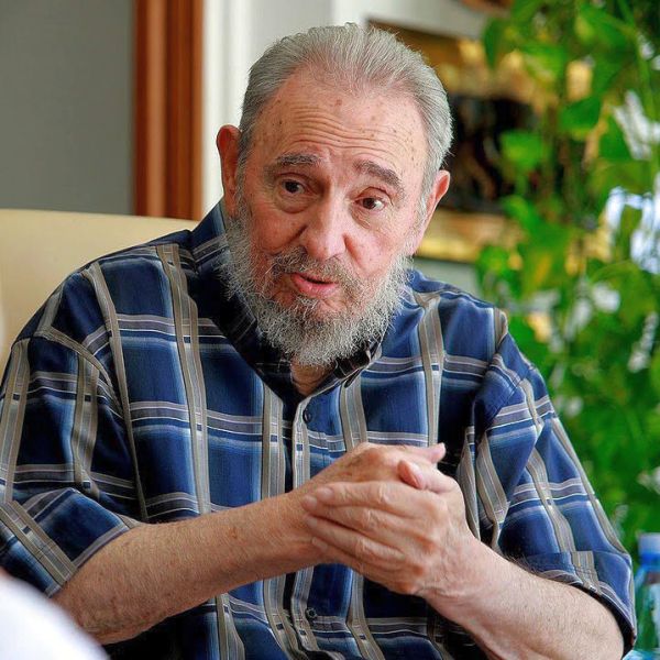 Фидел Кастро се появи на публично място след година